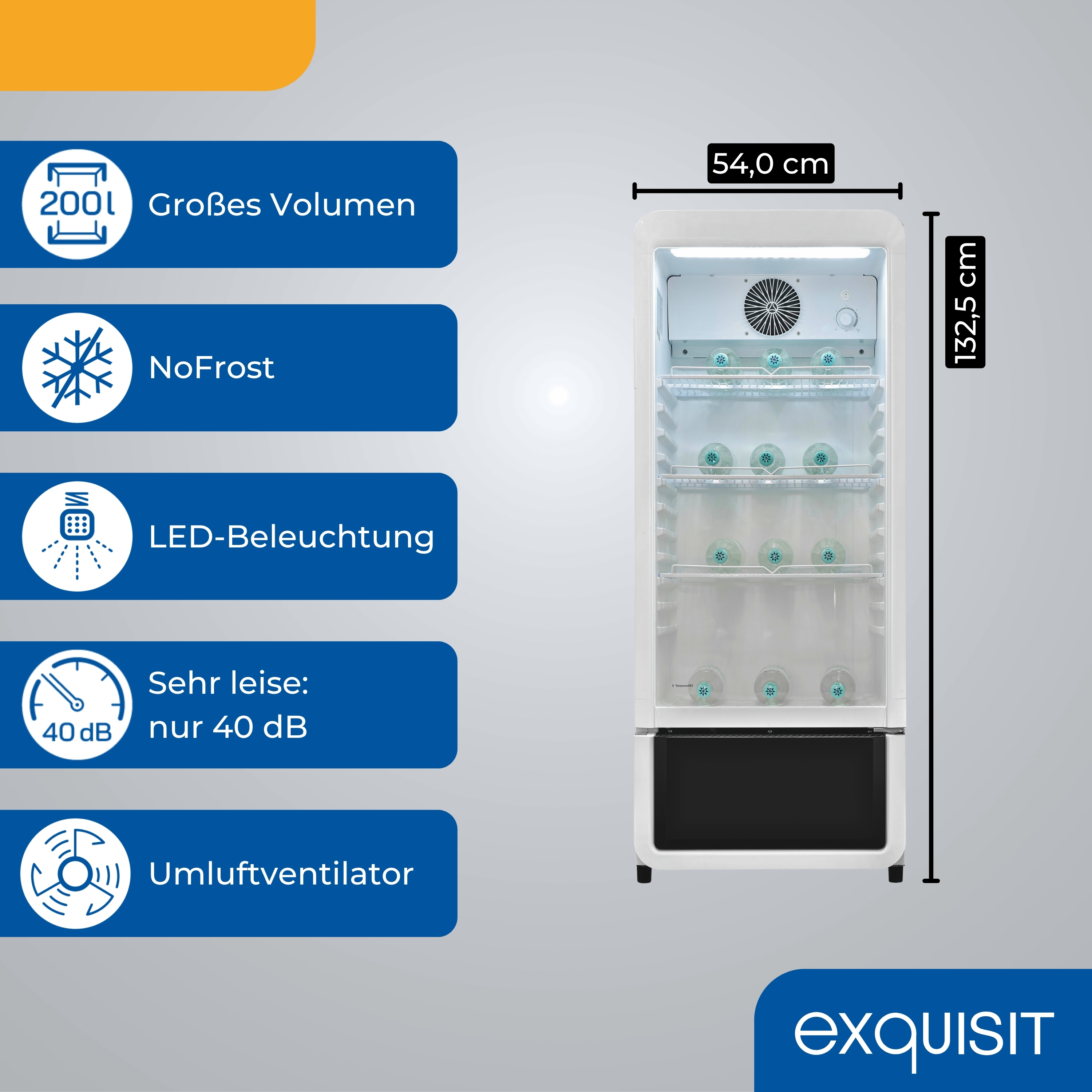 Ein weißer Kühlschrank mit Glasböden. Er hat einen schwarzen unteren Bereich und enthält Wasserflaschen.