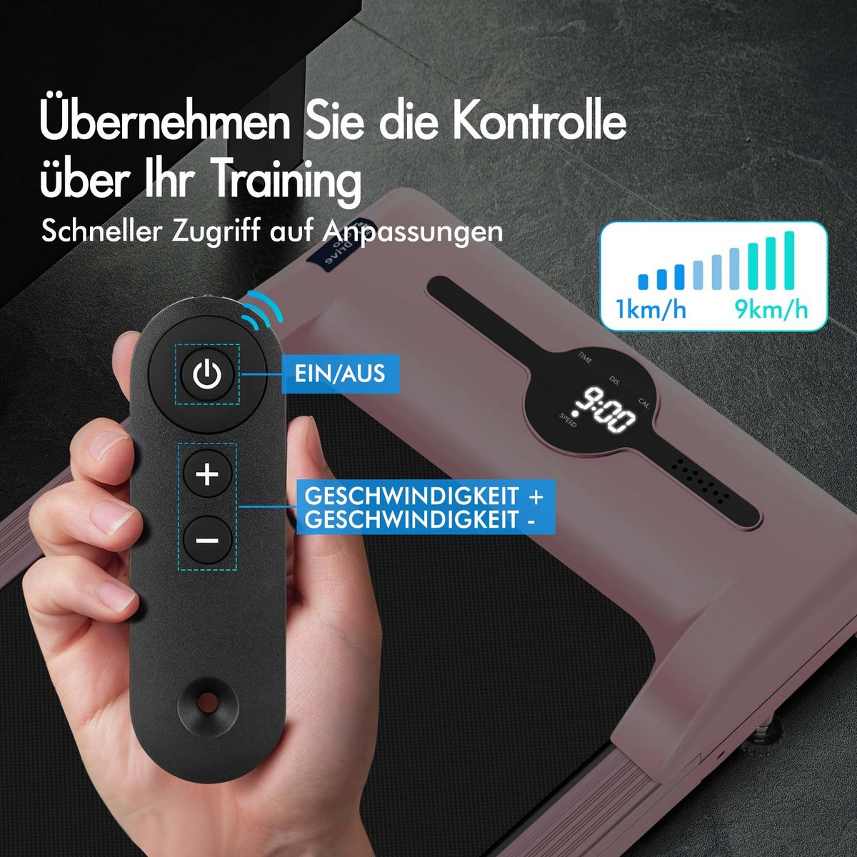 Eine Hand hält eine schwarze Fernbedienung mit Ein/Aus-, Plus- und Minustasten. Ein Laufband-Display zeigt Geschwindigkeit und Zeit an.