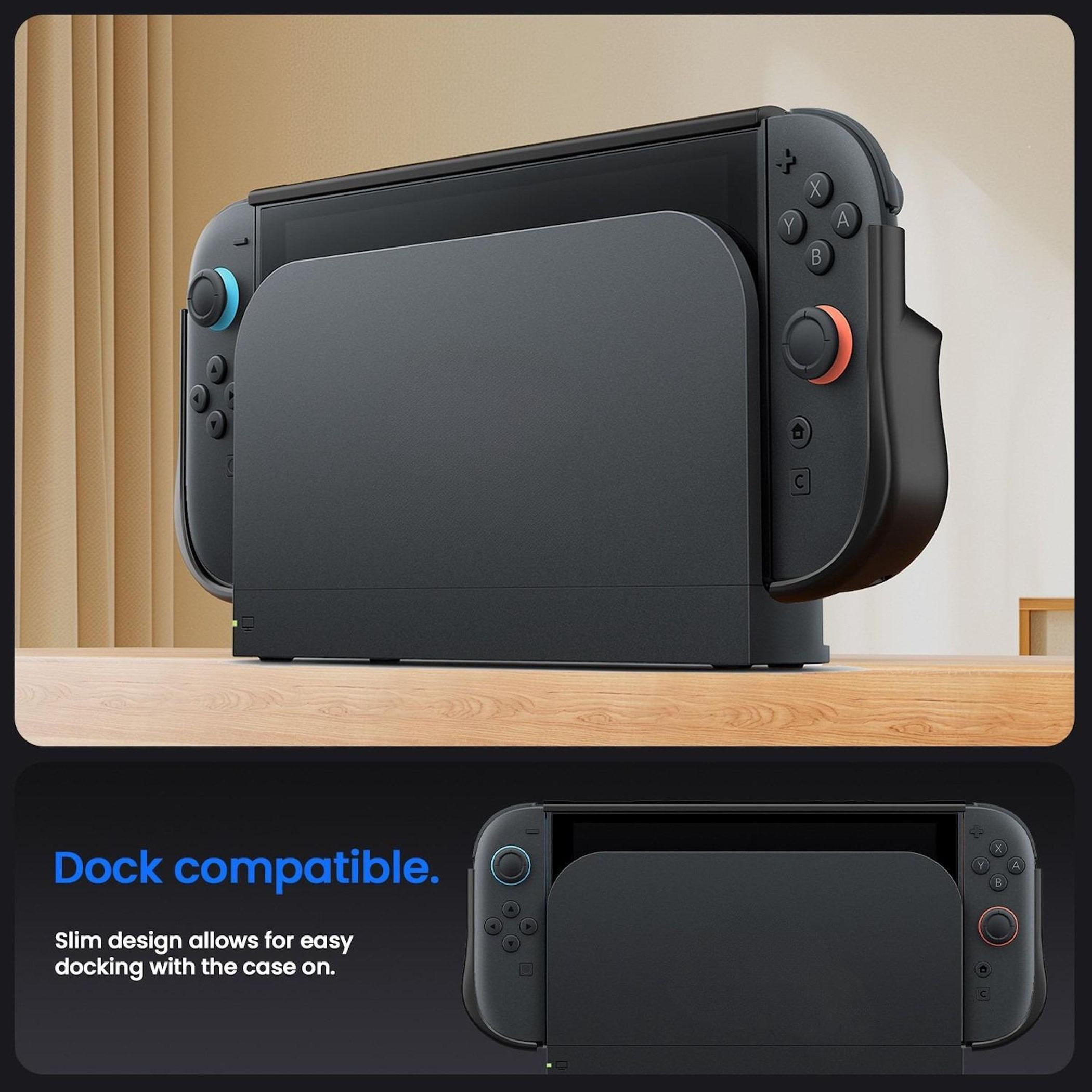 Schwarze Nintendo Switch in einer schwarzen Ladestation angedockt. Knöpfe an den Seiten sind sichtbar. Holztisch.