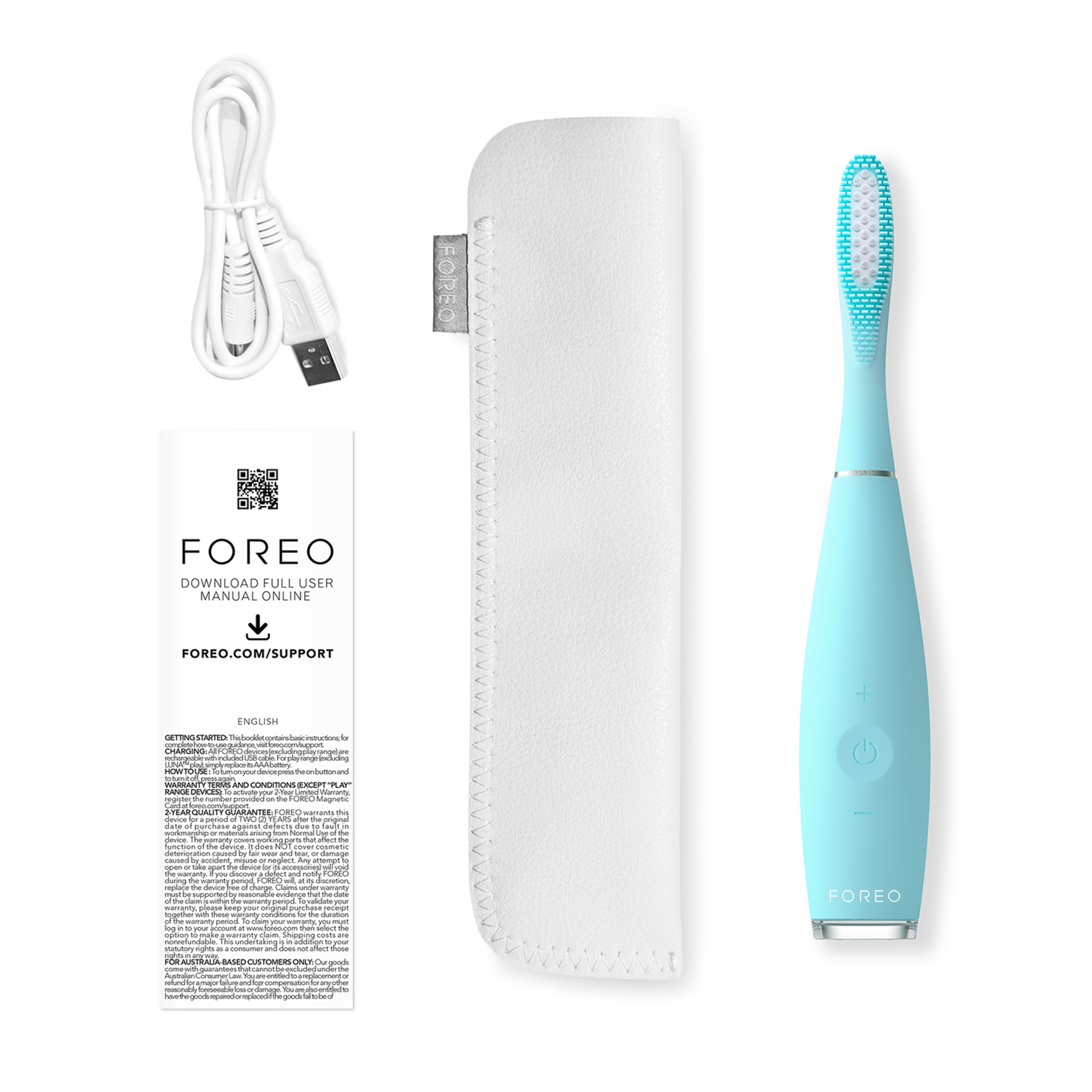 Un cepillo de dientes eléctrico Foreo azul claro, cable de carga blanco, estuche blanco y papel blanco con texto sobre fondo blanco.