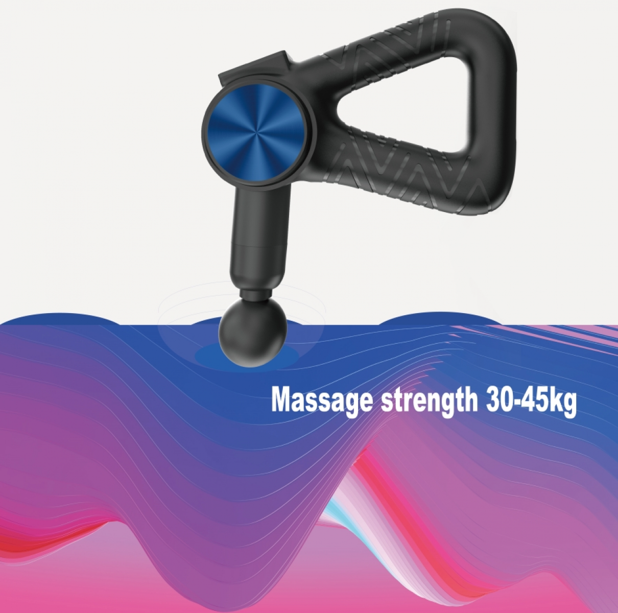 Eine schwarze Massagepistole mit blauem, kreisförmigem Kopf wird vor einem weißen Hintergrund mit einem bunten Wellenmuster gezeigt.