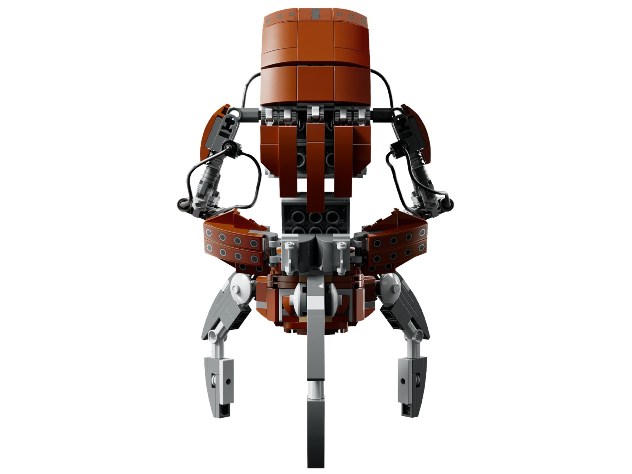 Eine braune und graue Roboterstruktur aus Lego-Steinen. Sie hat Arme und Beine und steht auf weißem Grund.