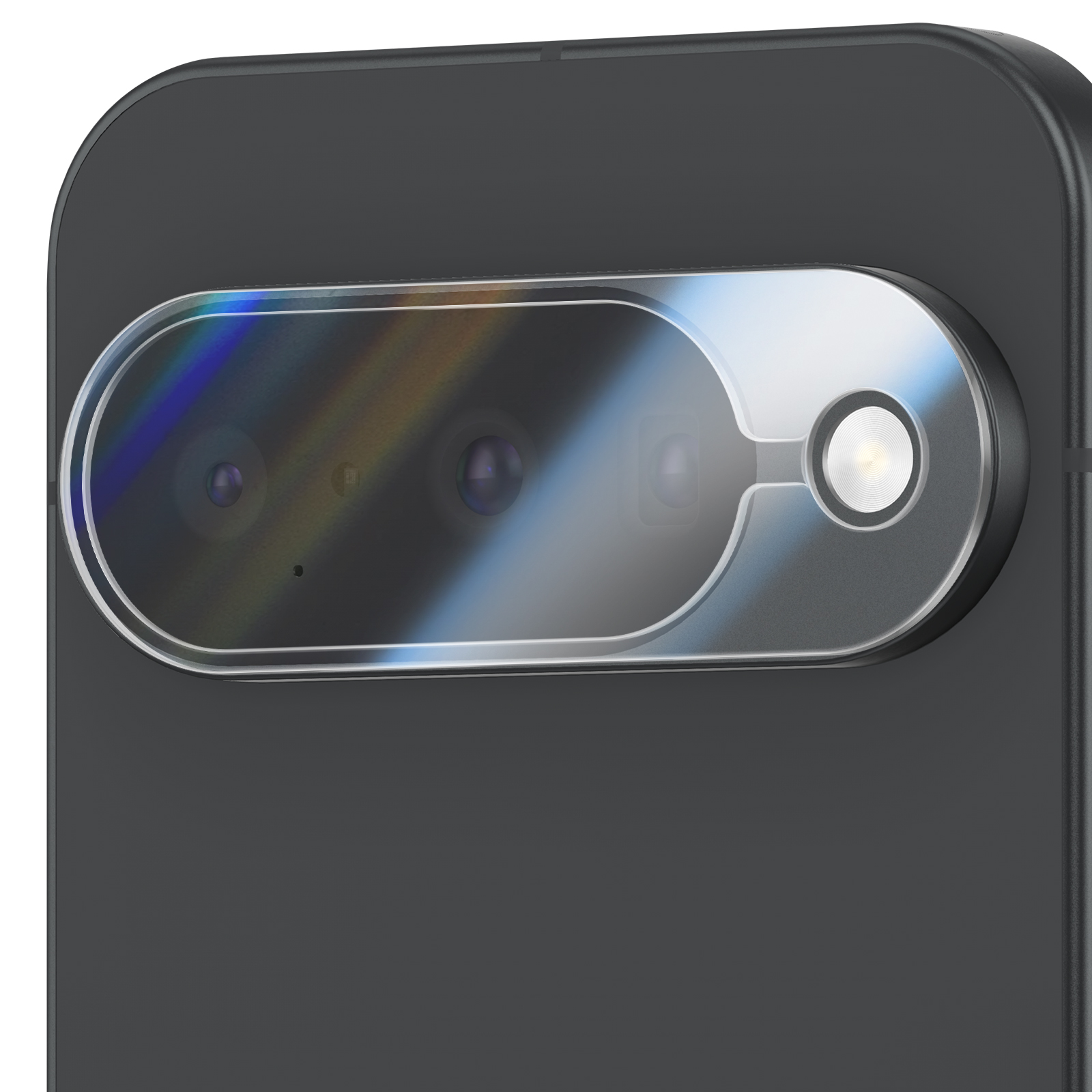 Primo piano del modulo fotocamera di uno smartphone. Ha più lenti e un flash, su un corpo telefono grigio.