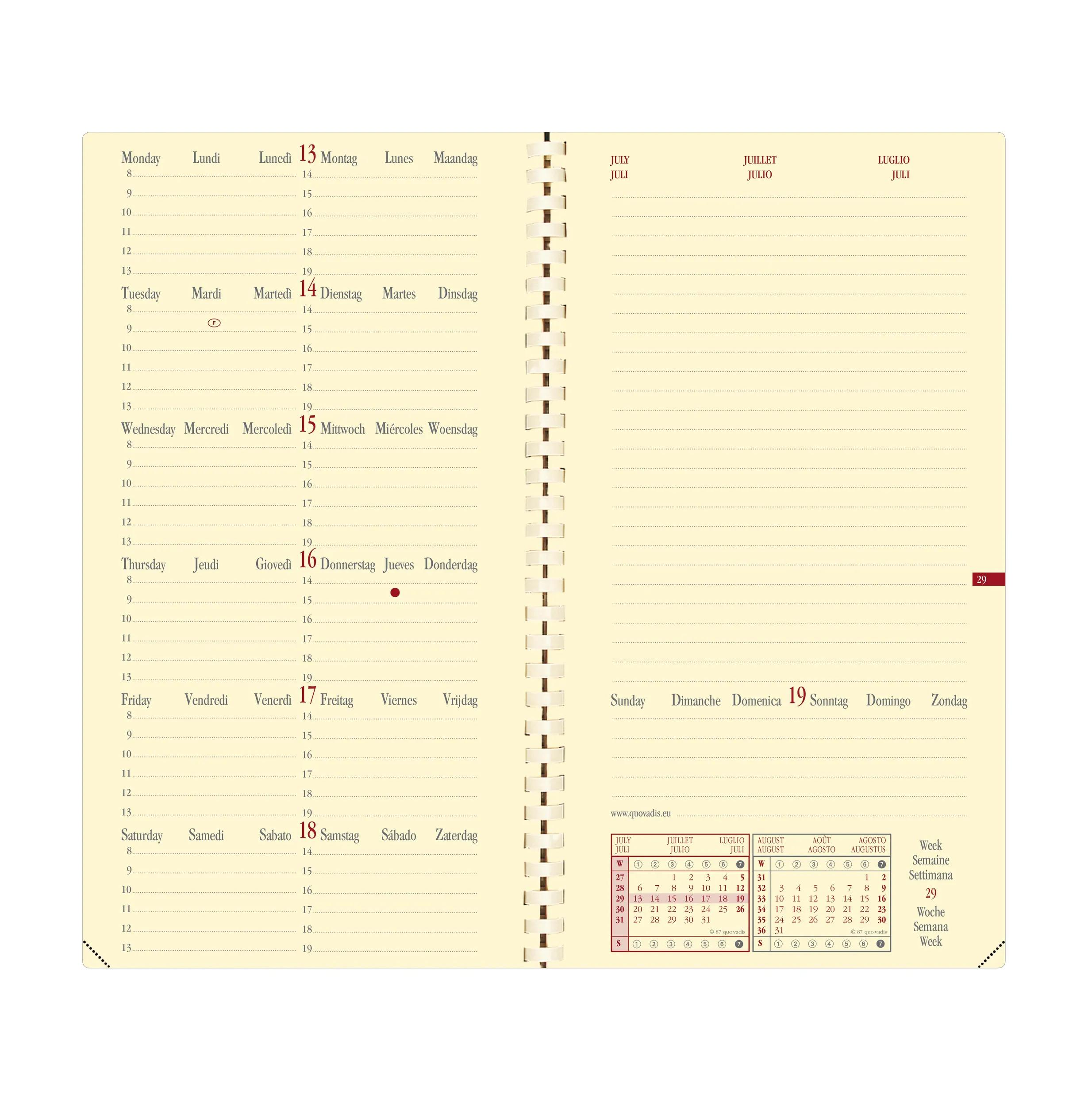 Cuaderno abierto con páginas de calendario, mostrando fechas de julio y agosto. Incluye días de la semana en varios idiomas.
