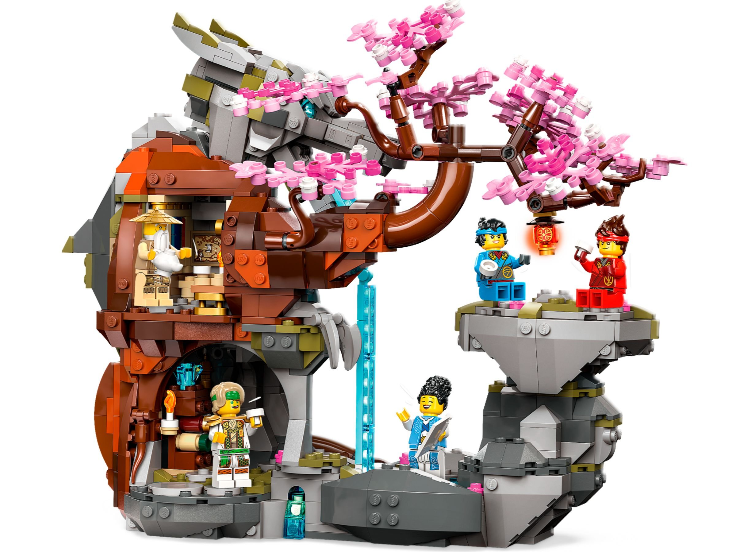 Ein Lego Ninjago-Set zeigt eine Berglandschaft mit Figuren, Kirschblütenbäumen und Wasserfällen. Figuren halten Laternen.