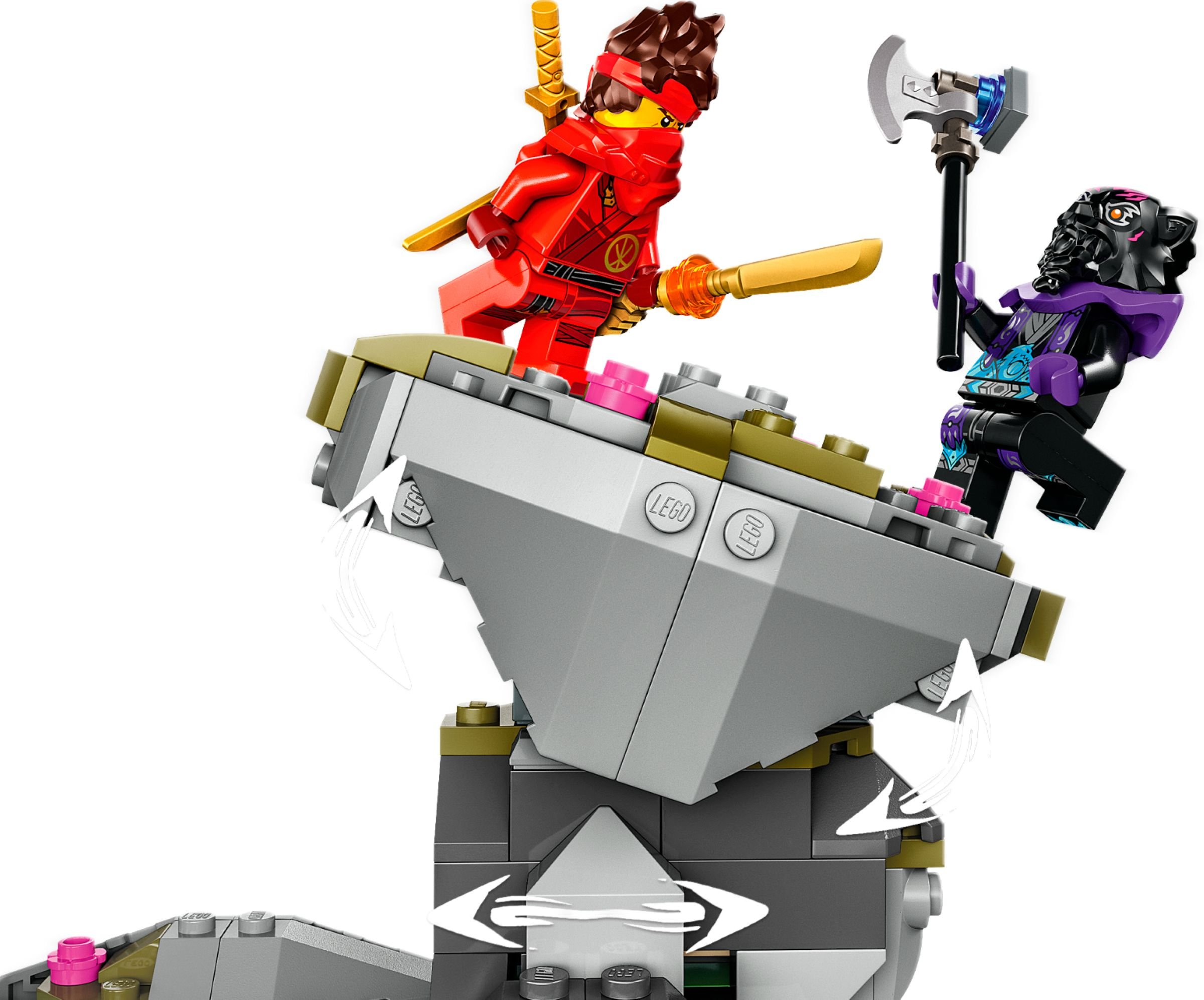 Lego Ninjago-Set mit zwei Minifiguren, die auf einer grauen Struktur kämpfen. Einer rot, einer schwarz. Waffen und ein Lego-Logo sind sichtbar.