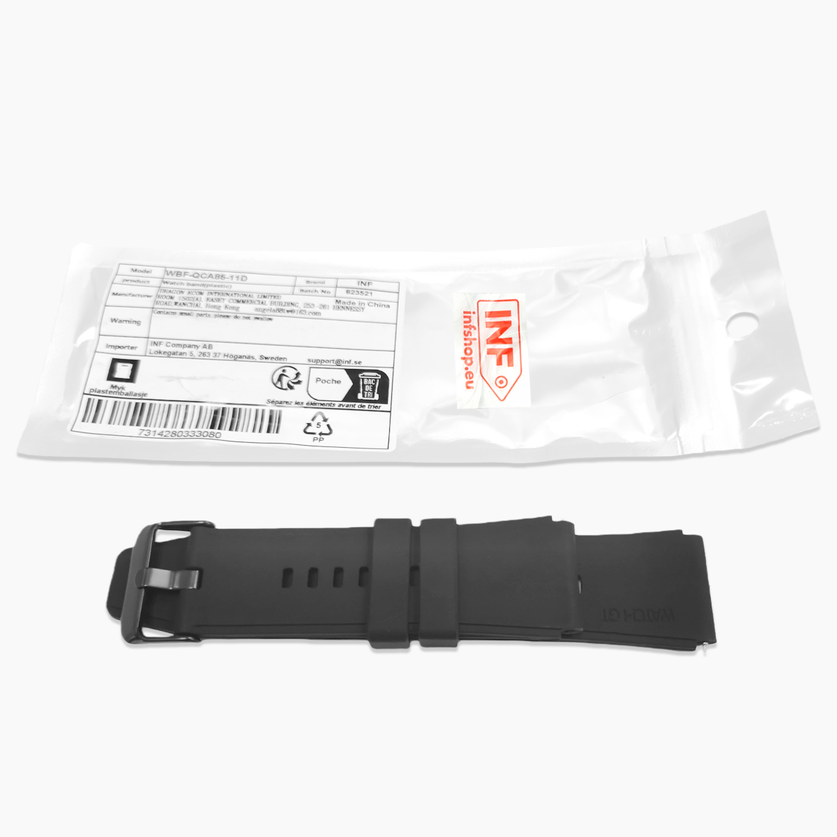 Schwarzes Uhrenarmband mit Schnalle, Verpackung mit weißem Etikett und Text, alles auf weißem Hintergrund.