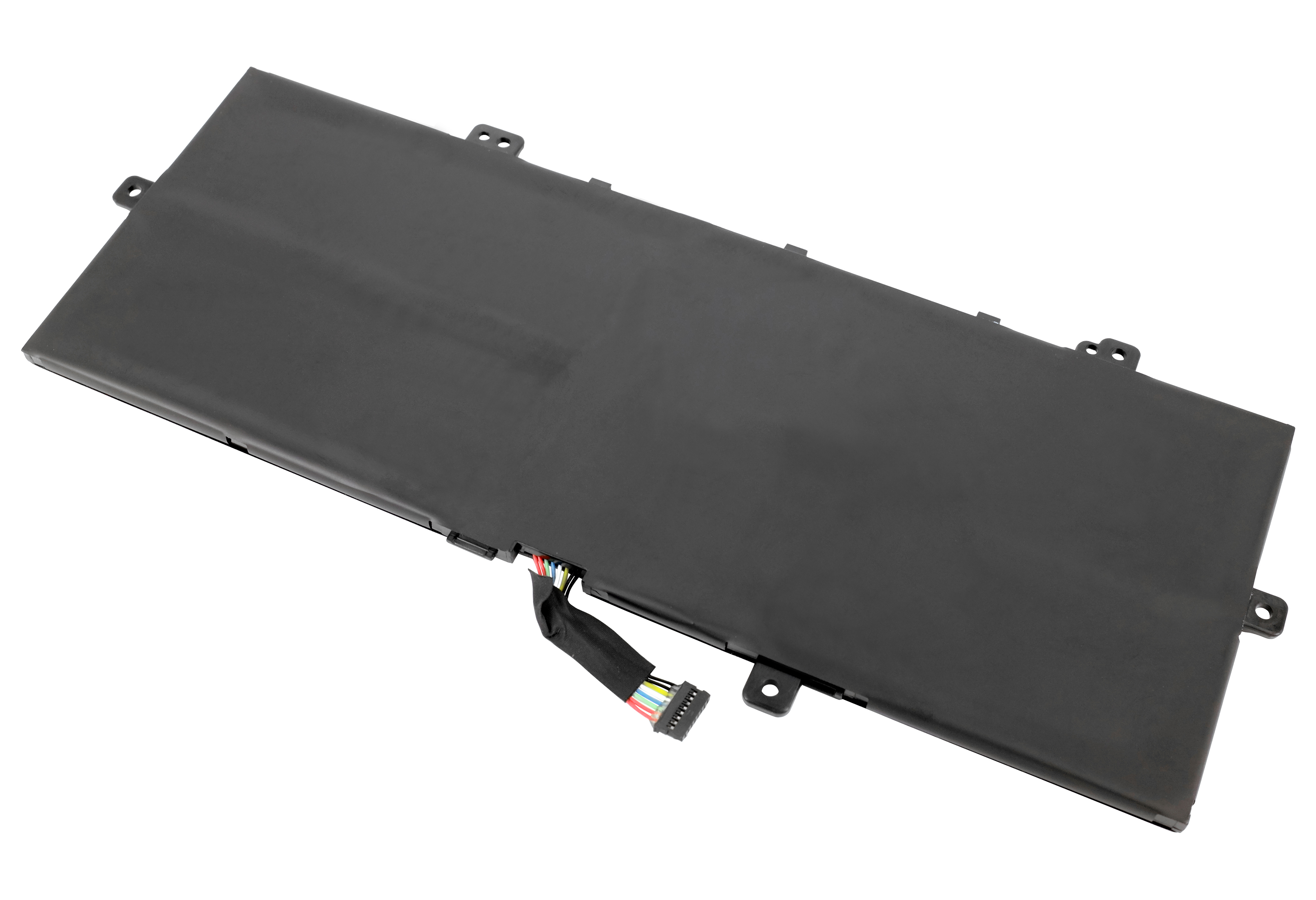 Ein rechteckiger schwarzer Laptop-Akku mit Drähten und Anschluss auf weißem Grund.