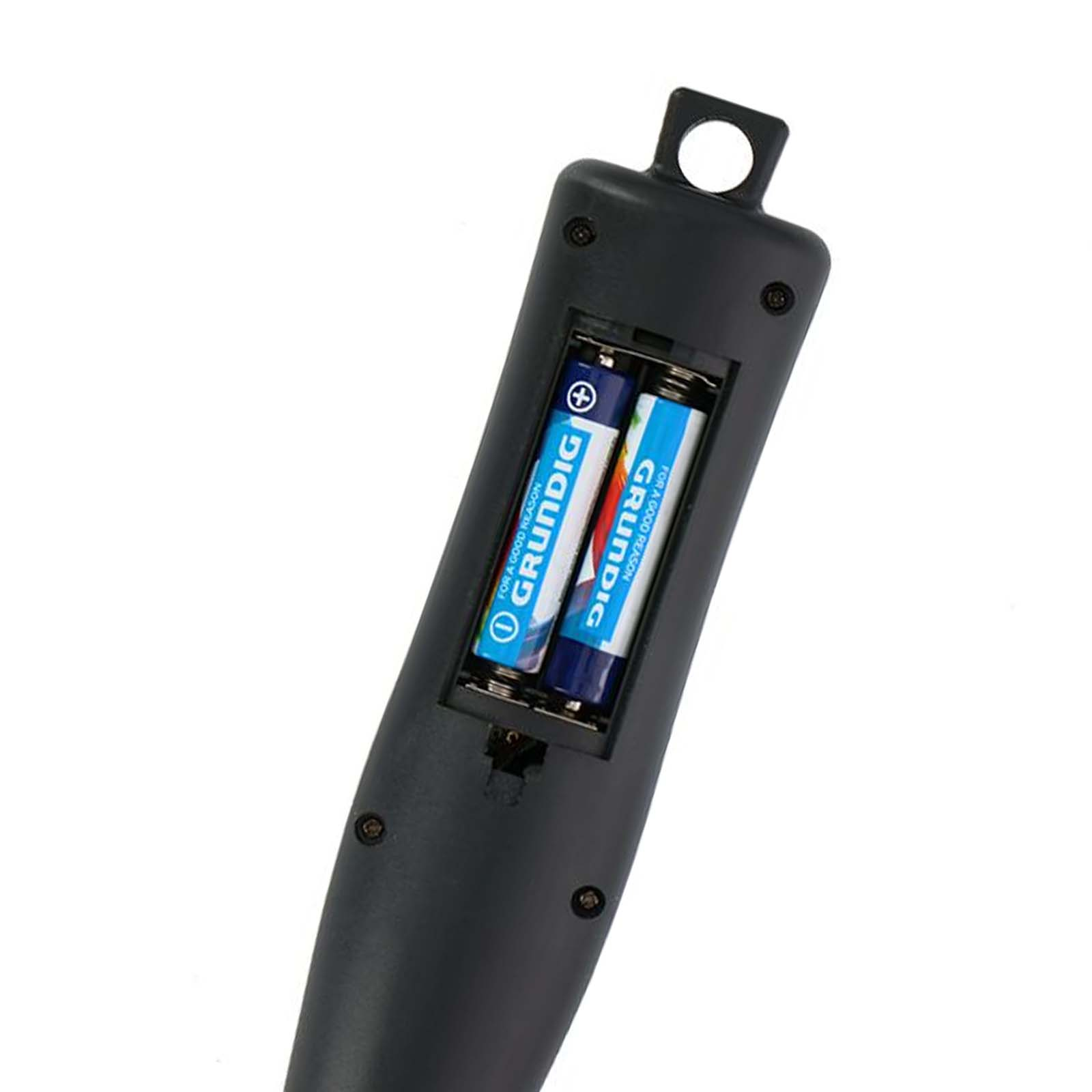 Un dispositivo nero con due batterie Grundig. Le batterie sono blu e bianche.