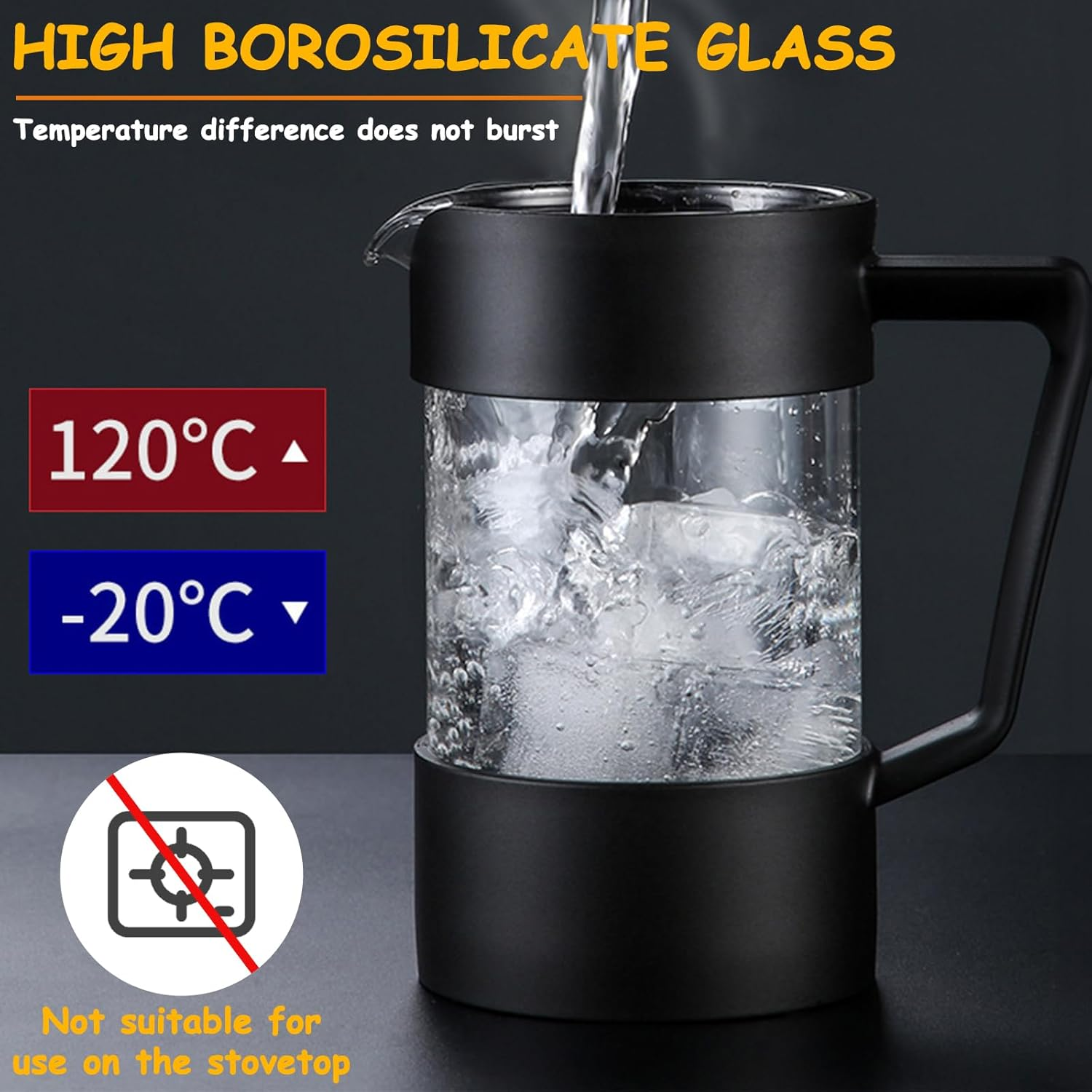 Ein klarer Glaskrug mit schwarzen Akzenten ist mit Eis und Wasser gefüllt. Text weist auf Borosilikatglas, Temperaturbereich und Kochfeldverbot hin.