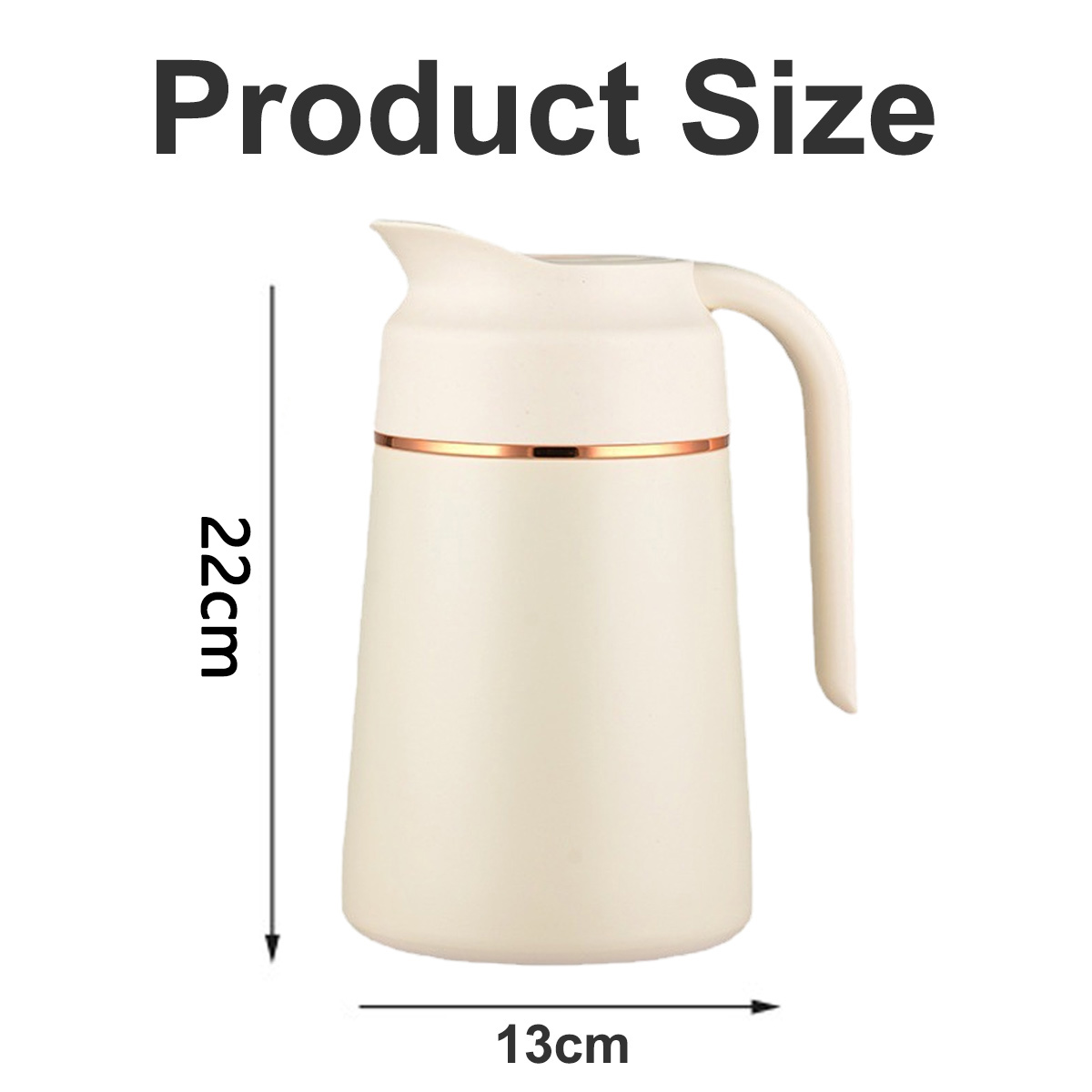 Eine cremefarbene Wasserkaraffe mit Griff, 22 cm hoch und 13 cm breit. Der obere Teil hat einen goldenen Ring. Der Text 'Produktgröße' steht oben.
