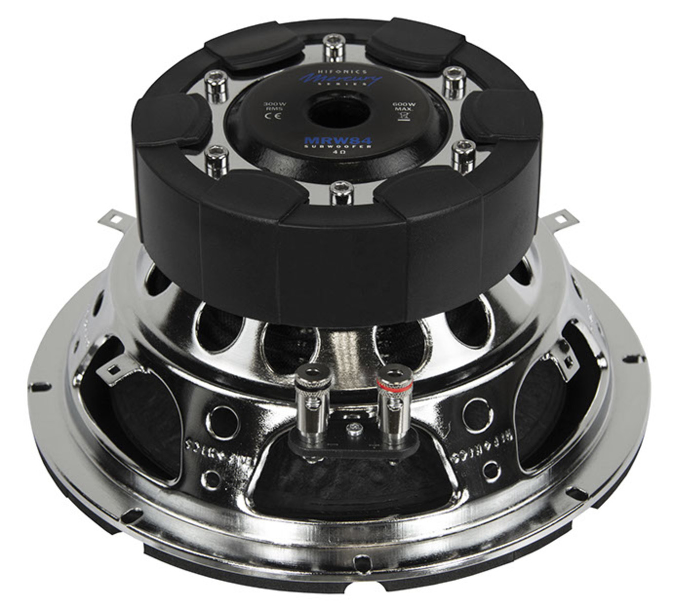Nahaufnahme eines Subwoofers. Er hat einen Chromrahmen, schwarze Gummiteile und verschiedene Etiketten mit seinen Spezifikationen und Markennamen.