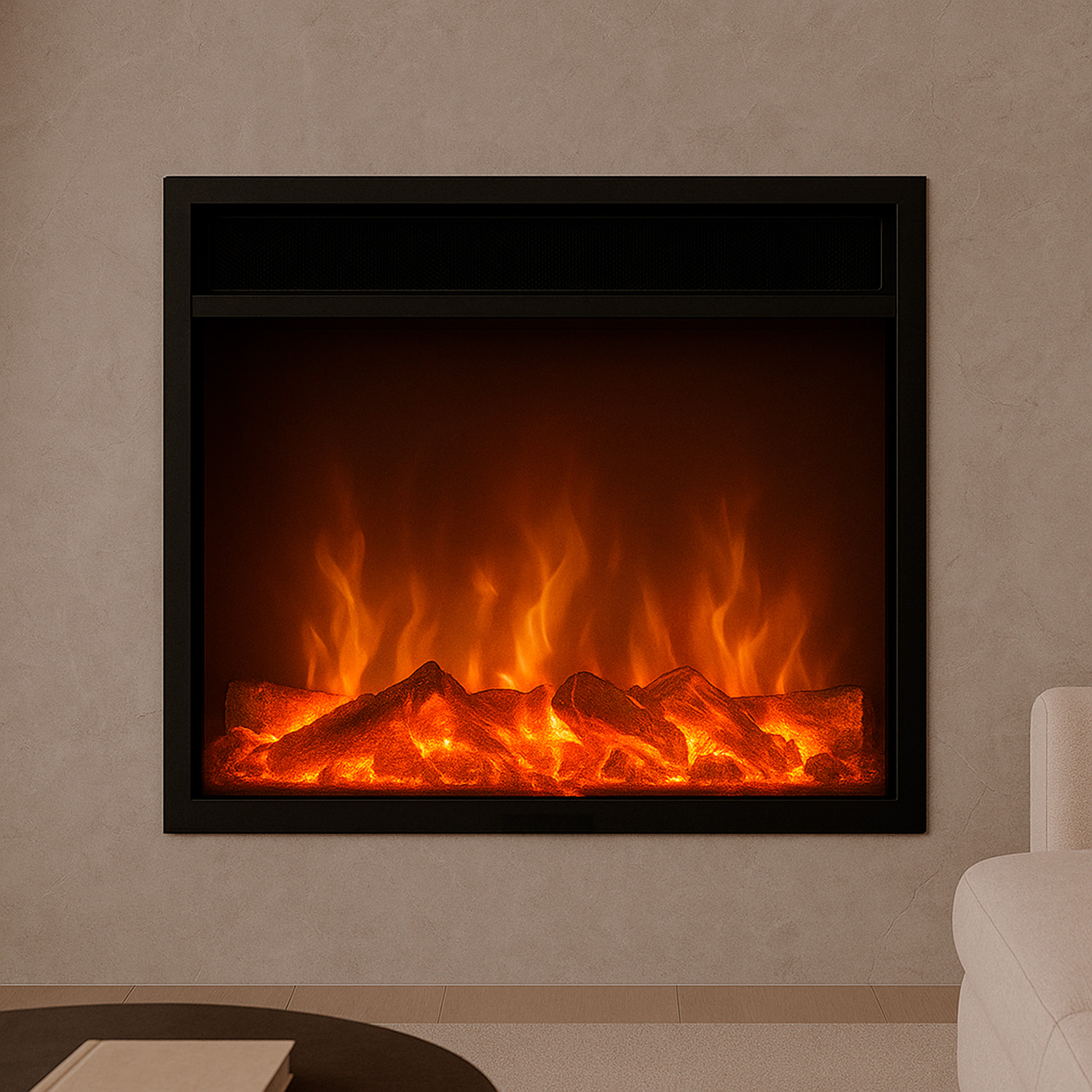 Ein moderner Kamin mit orangefarbenen Flammen und künstlichen Holzscheiten. Er befindet sich in einem schwarzen Rahmen vor einer hellbraunen Wand.