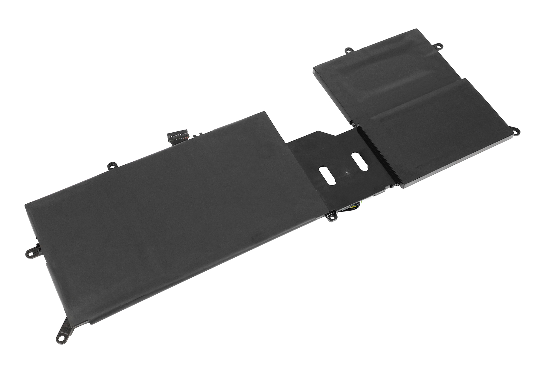 Una batteria per laptop è posizionata diagonalmente su una superficie bianca. È nera e ha più sezioni con connettori.