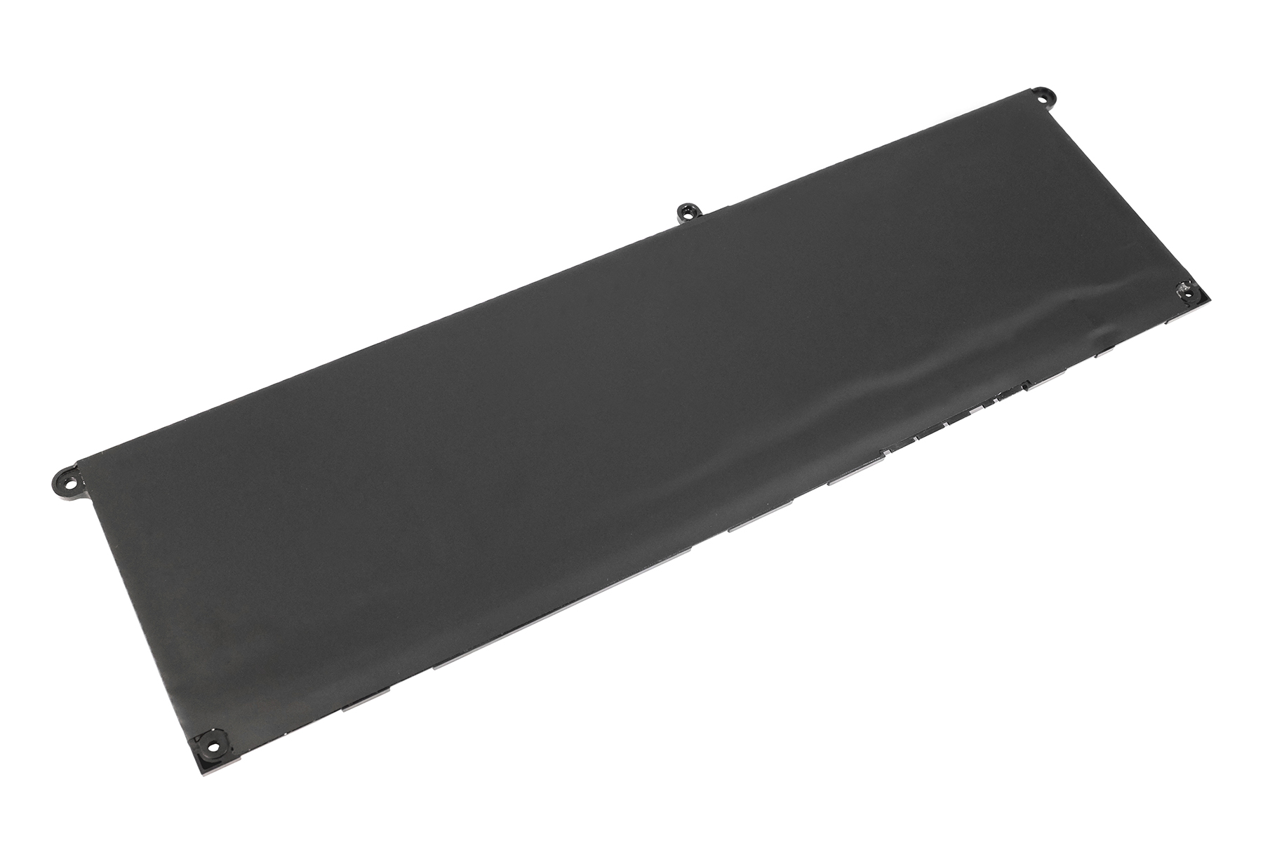 Una batteria rettangolare nera per laptop su sfondo bianco. Ha diversi fori e sembra nuova.