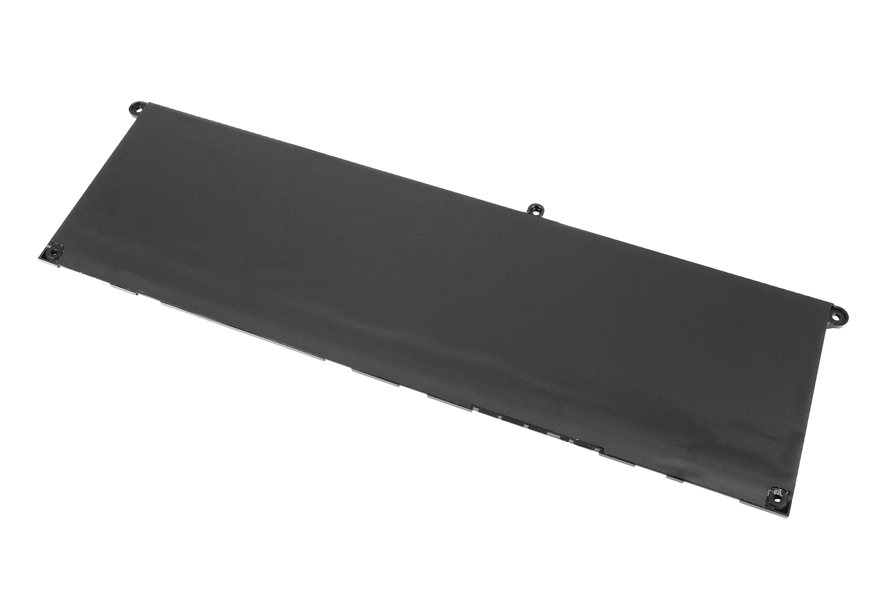 Una batteria rettangolare nera per laptop è isolata su sfondo bianco. Ha fori di montaggio e una superficie strutturata.