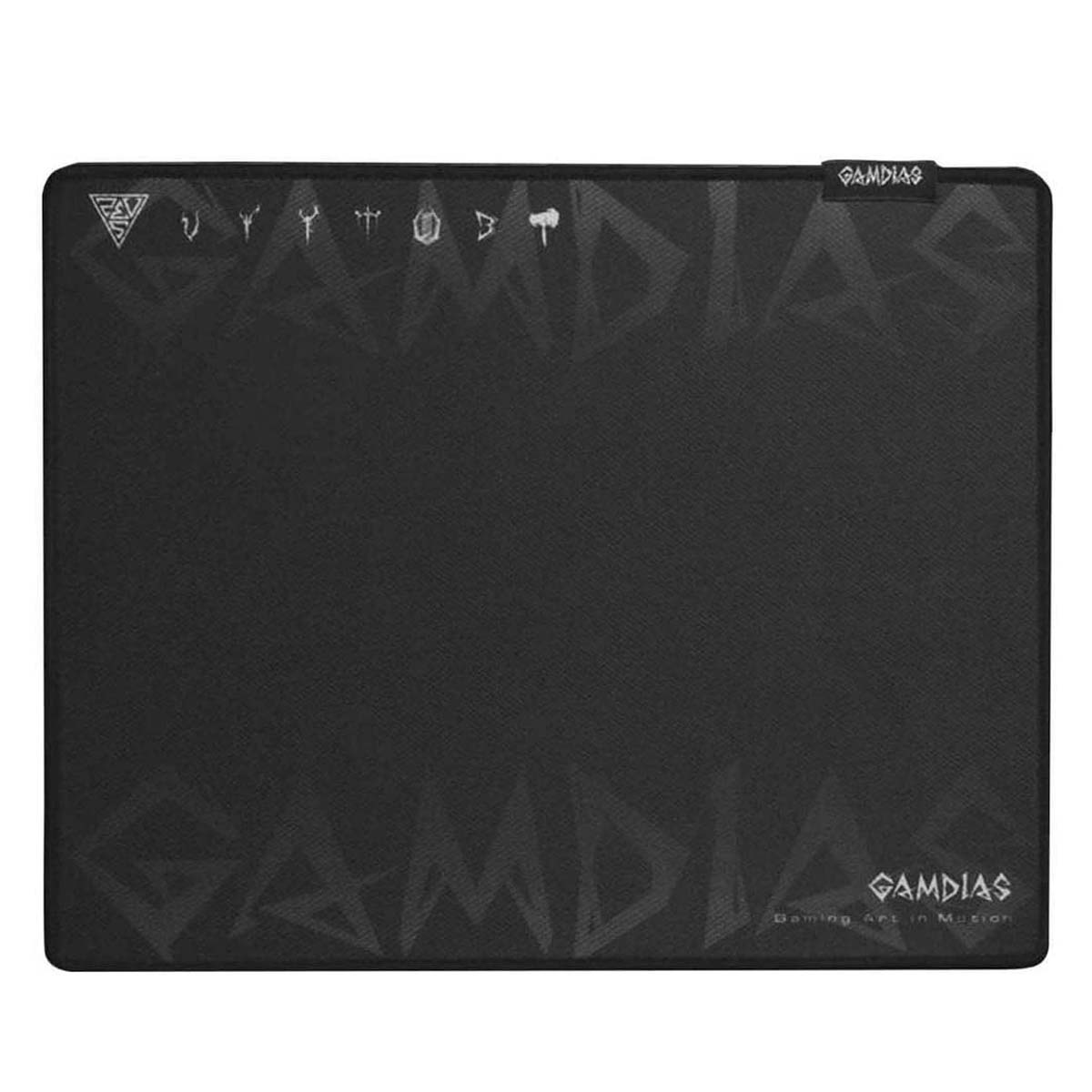 Tappetino per mouse GAMDIAS nero. Il logo e i simboli GAMDIAS sono visibili. Sono presenti anche le parole 'Gaming Art in Motion'.