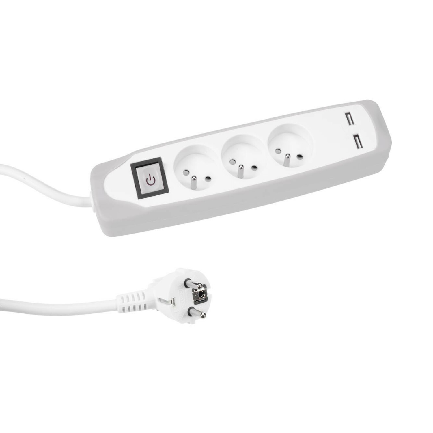 Una ciabatta bianca con tre prese, due porte USB e un interruttore on/off. Una spina bianca è collegata.