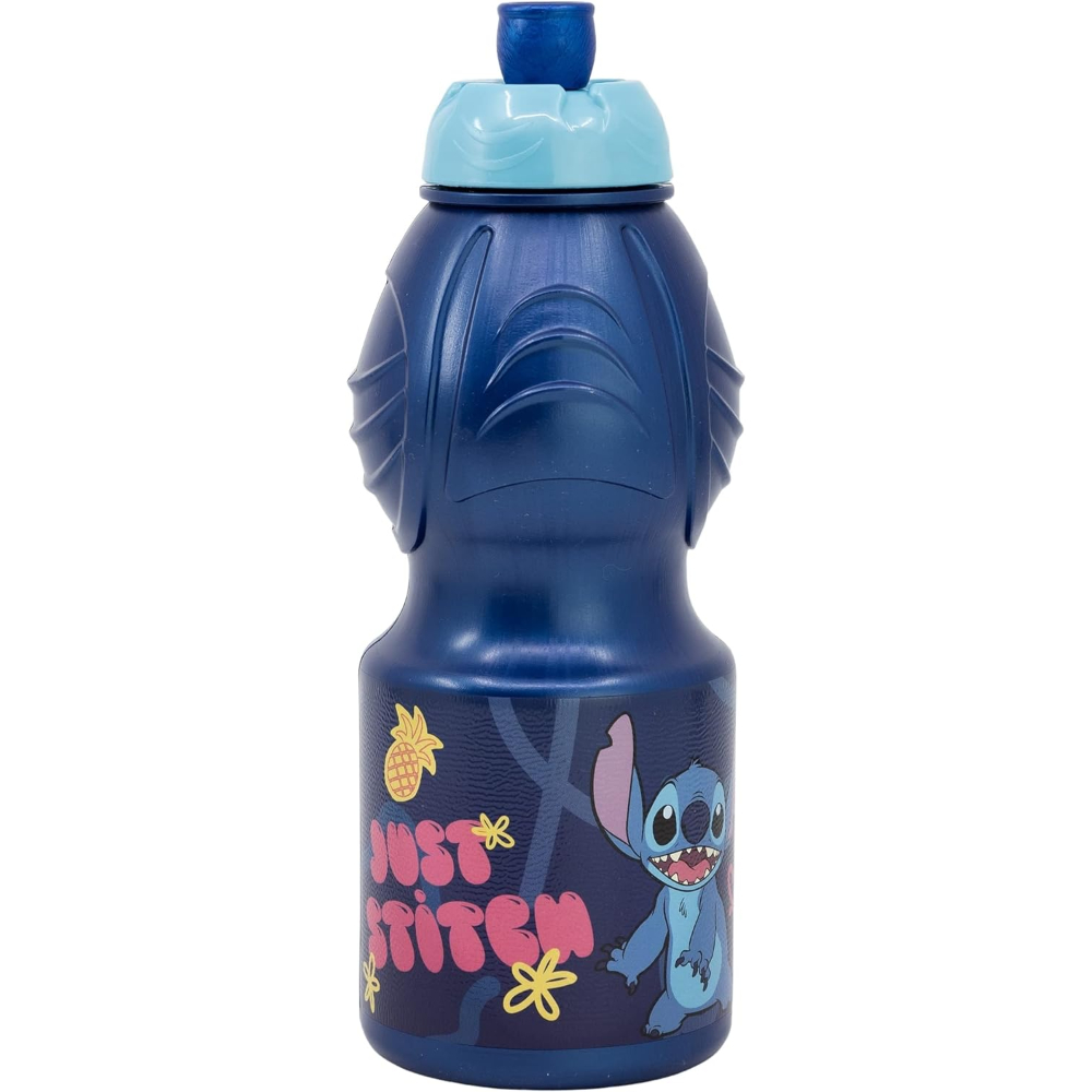 Una bottiglia d'acqua blu con Stitch. Ha un coperchio blu e la frase 'Just Stitch' con l'illustrazione di Stitch.