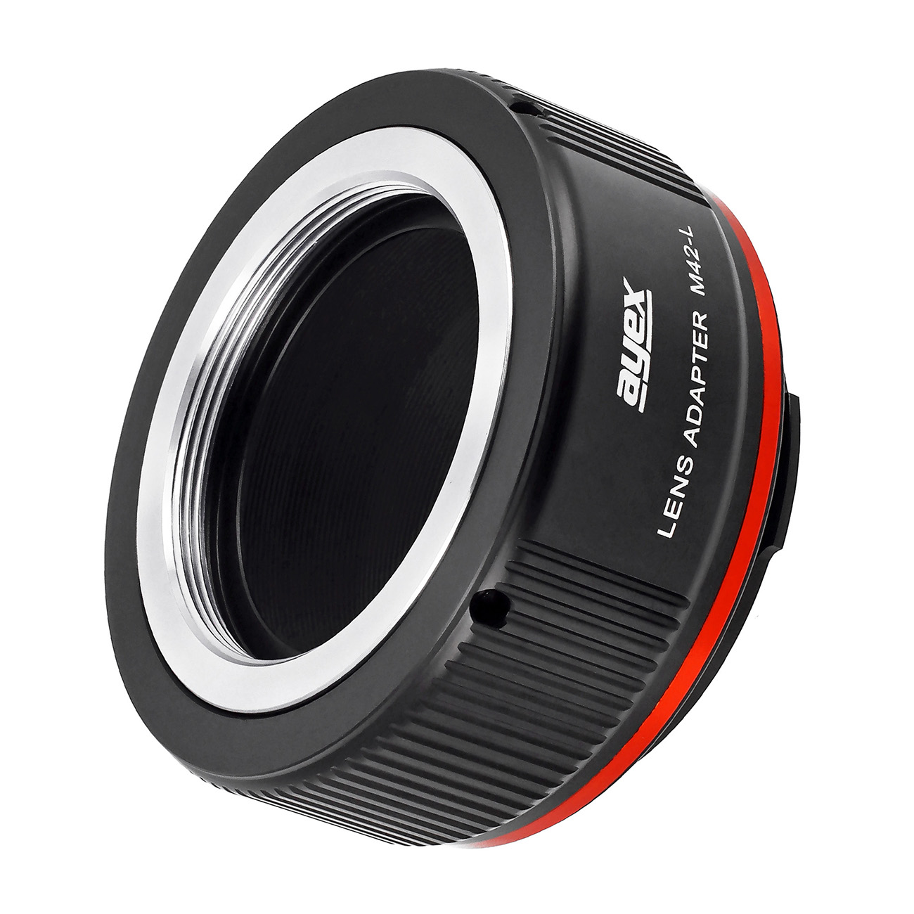 Ein schwarzer Objektivadapter mit silbernem Ring vorne. Er hat den Text 'LENS ADAPTER M42-L' und das 'ayex' Logo.