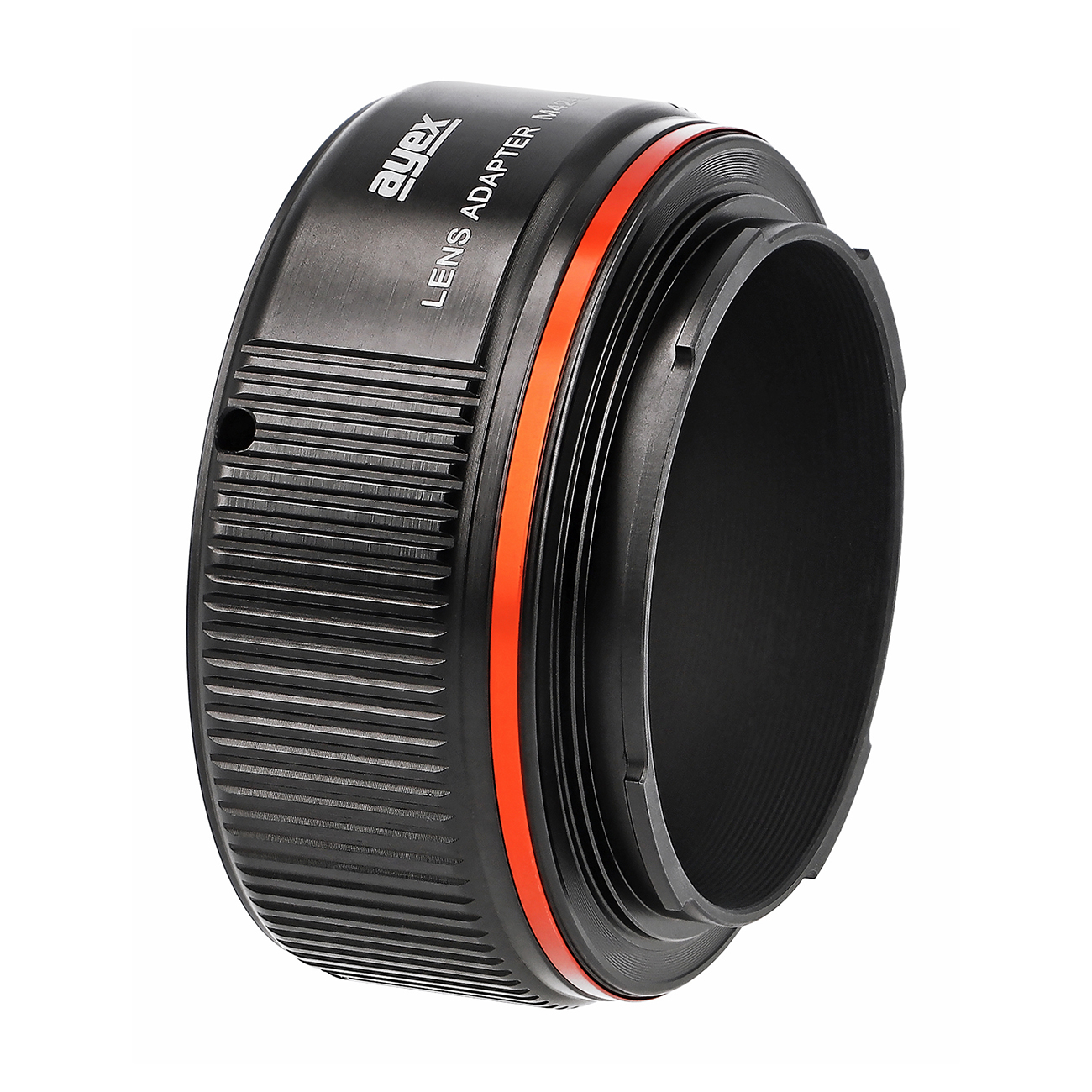 Ein schwarzer Objektivadapter mit rotem Streifen. Der Adapter hat den Text 'ayex' und 'LENS ADAPTER M42'. Auf weißem Hintergrund.