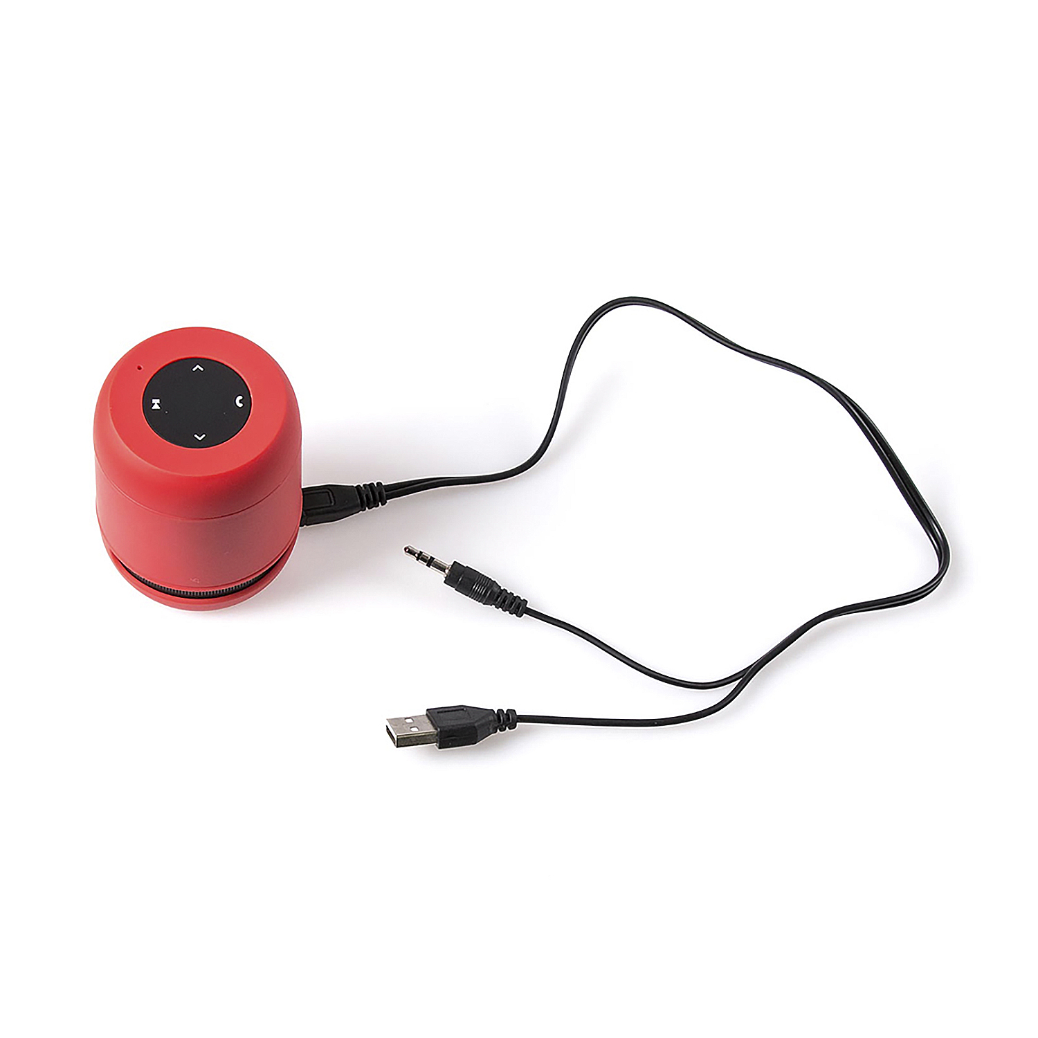 Un altoparlante cilindrico rosso con pannello di controllo nero e cavo nero collegato a USB e jack audio su sfondo bianco.