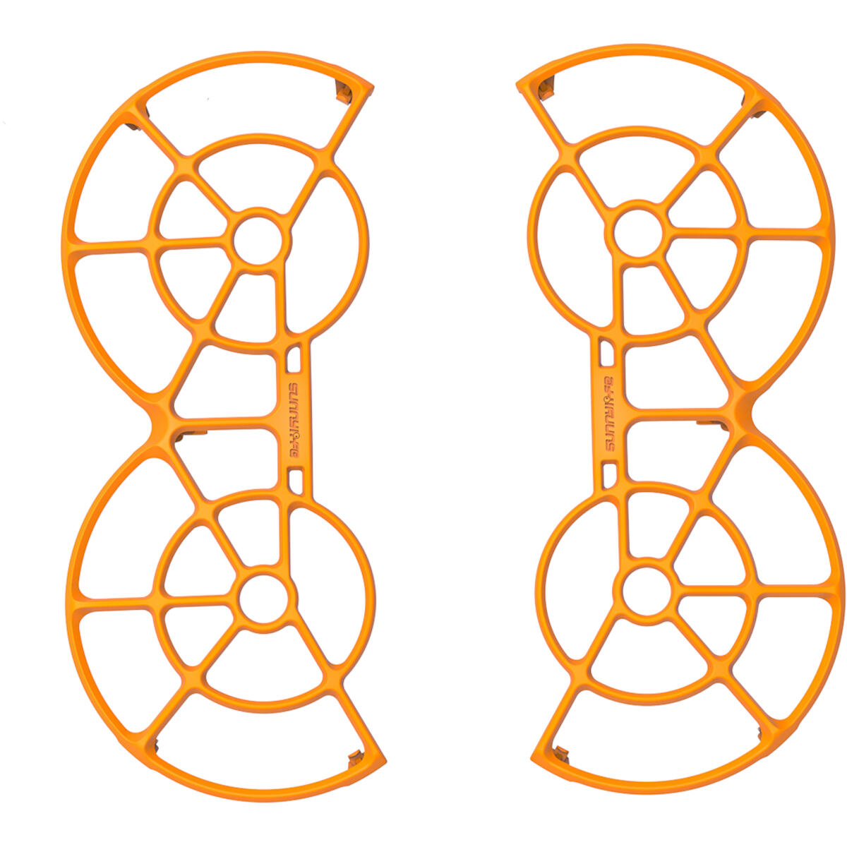 Twee oranje, halfronde plastic beschermers. Elk heeft een centraal gat en een gesegmenteerd, webachtig ontwerp. Het woord SUNNYLIFE is gedrukt.