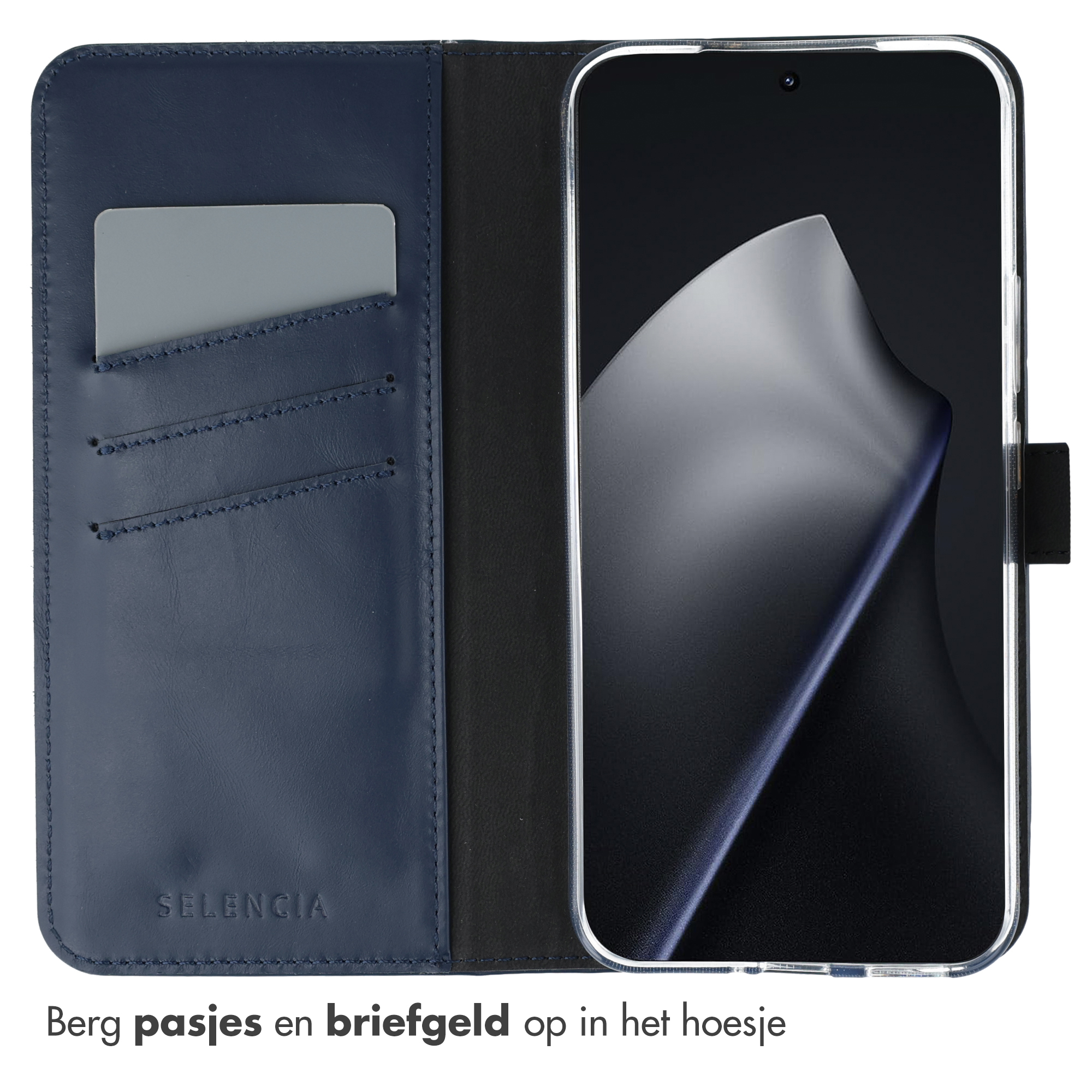 Open blauwe telefoonhoes met telefoon. Kaartsleuven links, telefoon rechts. Een kaart in de bovenste sleuf.