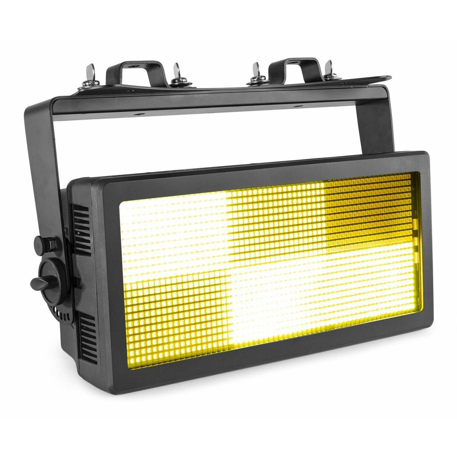 Una luz de escenario rectangular con una rejilla de luces amarilla brillante, encerrada en un marco negro con asa y perillas de ajuste.