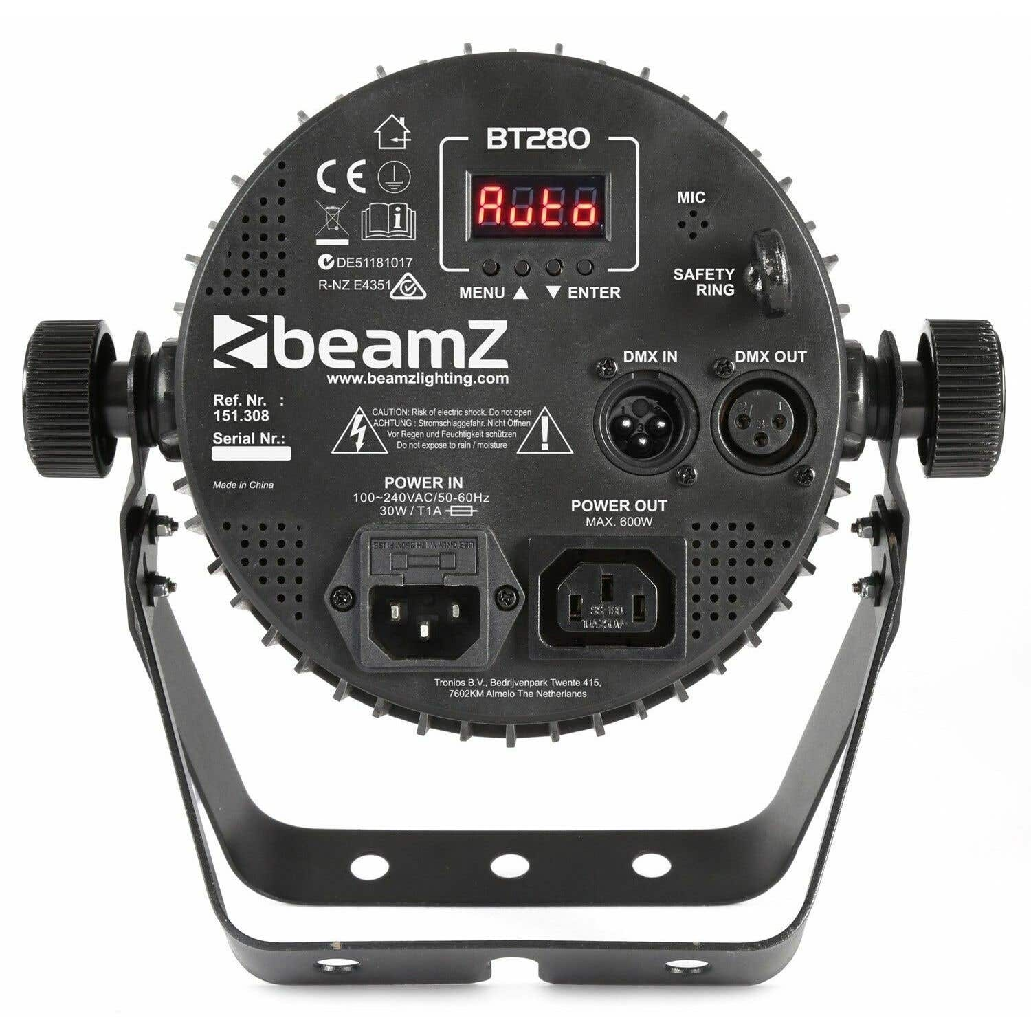 Una luz de escenario Beamz BT280 con pantalla digital y varias entradas/salidas, montada sobre un soporte negro.