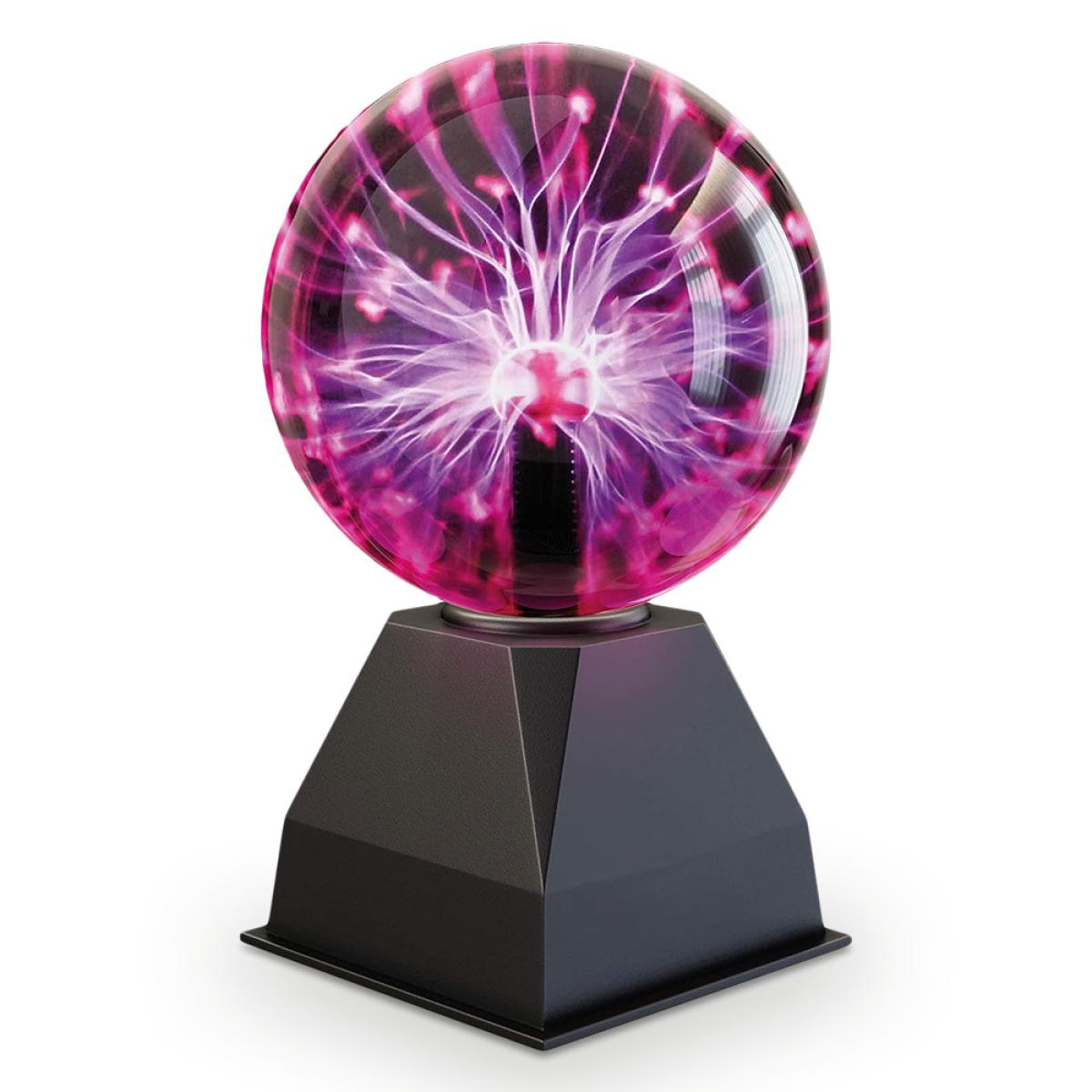 Una lampada a sfera al plasma con base nera e sfera trasparente con fulmini viola e bianchi. Lo sfondo è bianco.