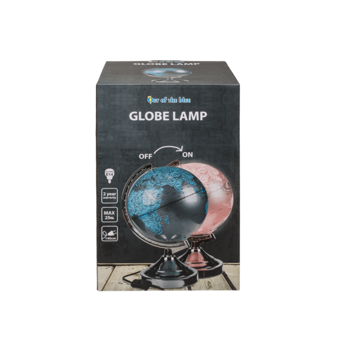 Een wereldbollamp in een doos. De doos heeft een blauw en zwart ontwerp met de woorden 'GLOBE LAMP'. De wereldbol is blauw.