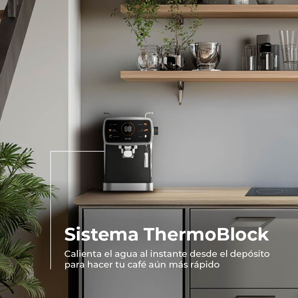 Cocina moderna con cafetera. Texto: 'Sistema ThermoBlock' y 'Calienta el agua al instante...'