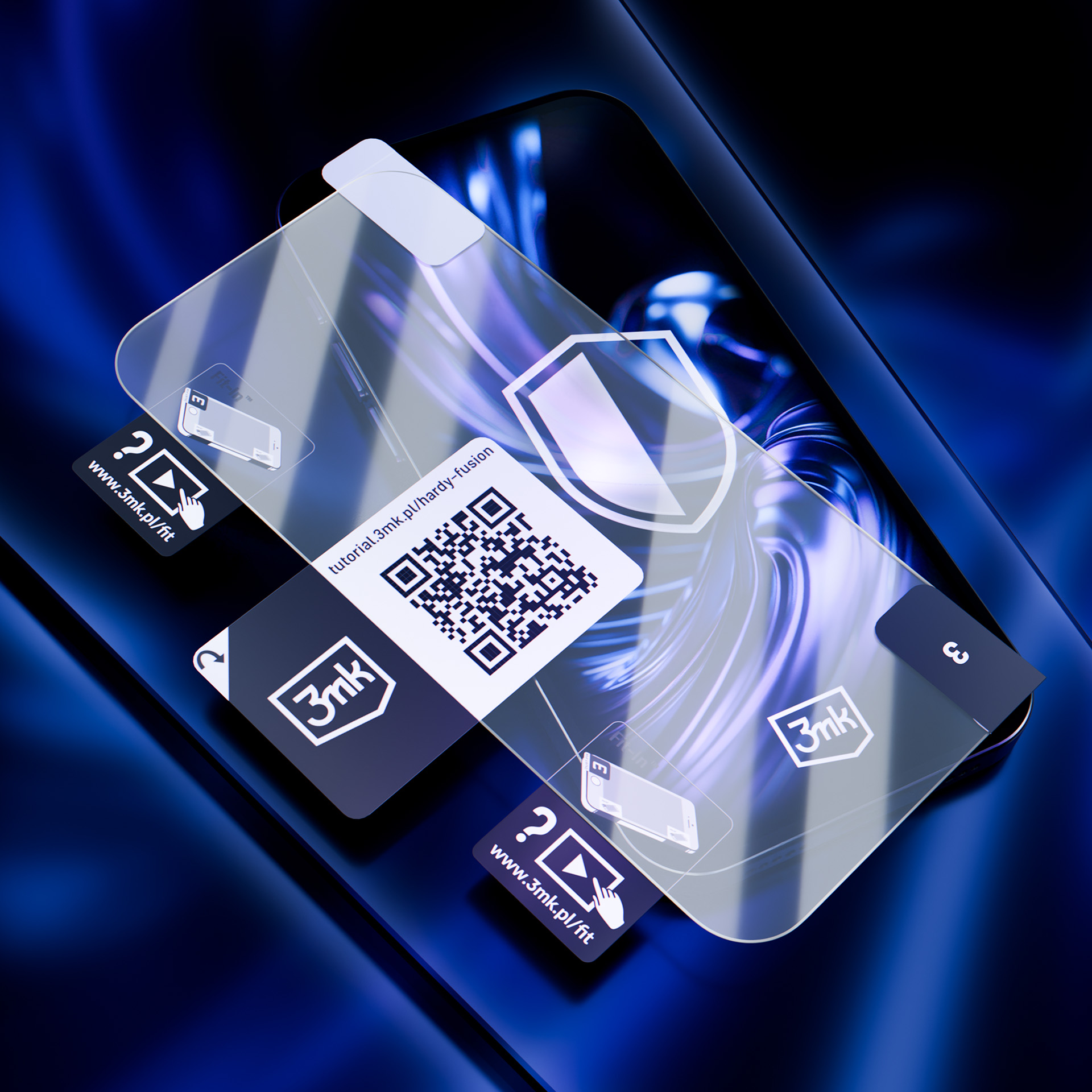 Zestaw ochraniacza ekranu telefonu na niebieskim tle z gradientem. Zawiera folię, kod QR i instrukcje.