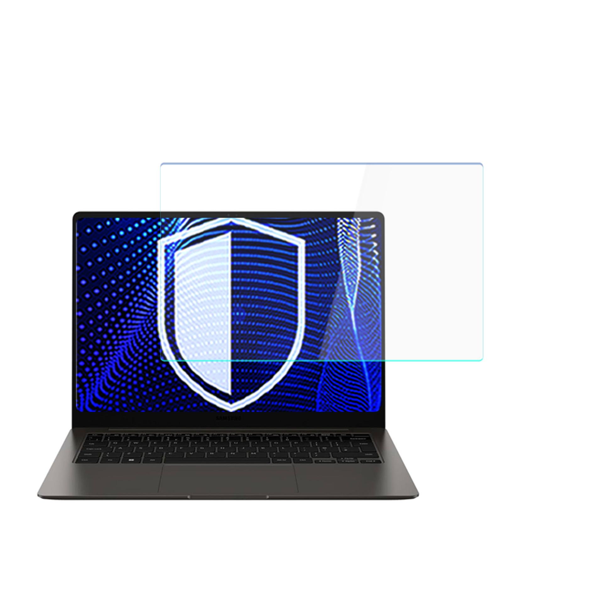 Laptop z ochraniaczem ekranu. Ekran wyświetla ikonę tarczy na niebieskim tle. Białe tło.