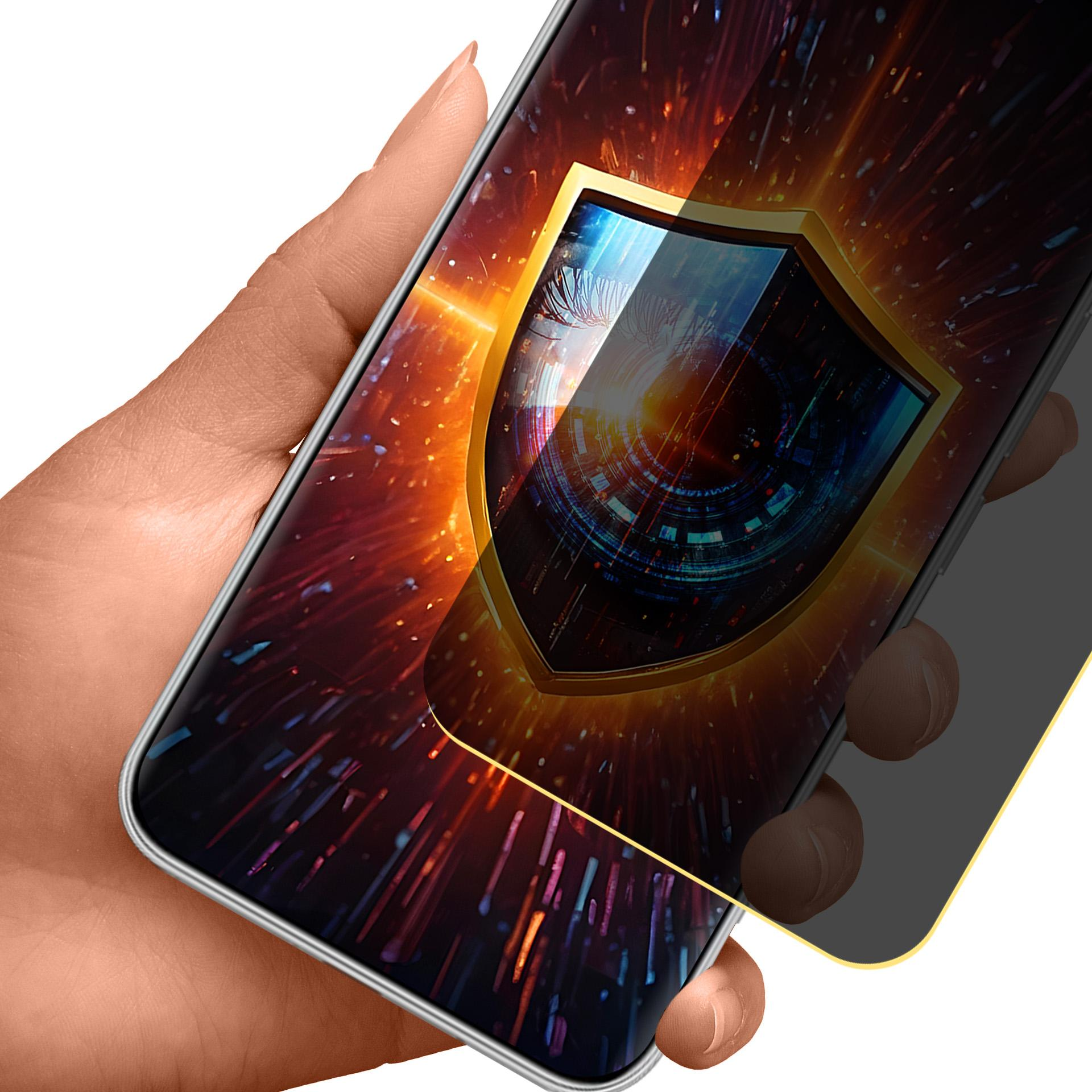 Mano che tiene un telefono con uno scudo di sicurezza sullo schermo. Lo sfondo ha un effetto infuocato.
