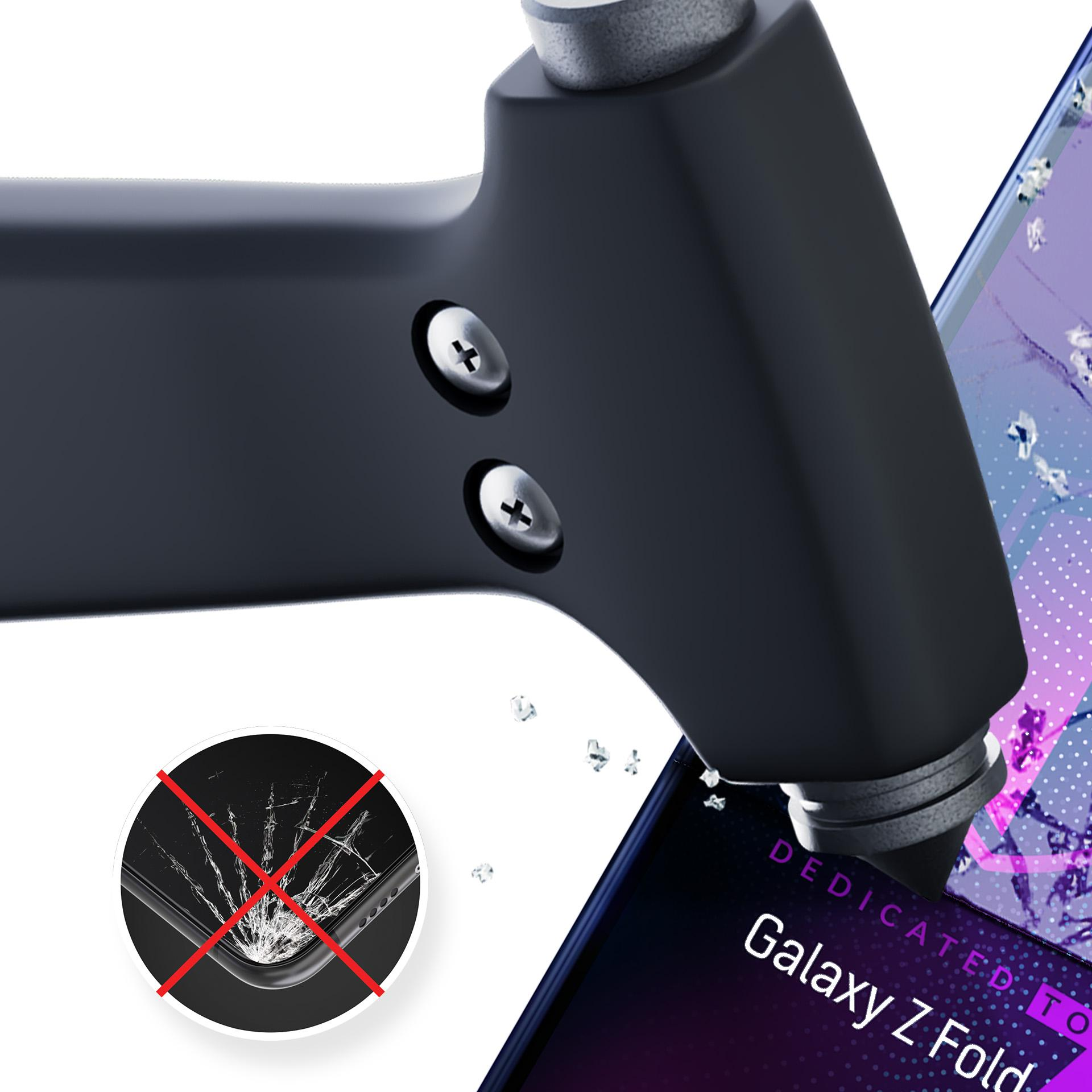 Un martello sta per colpire un telefono Galaxy Z Fold. Un'immagine di telefono rotto è sbarrata.