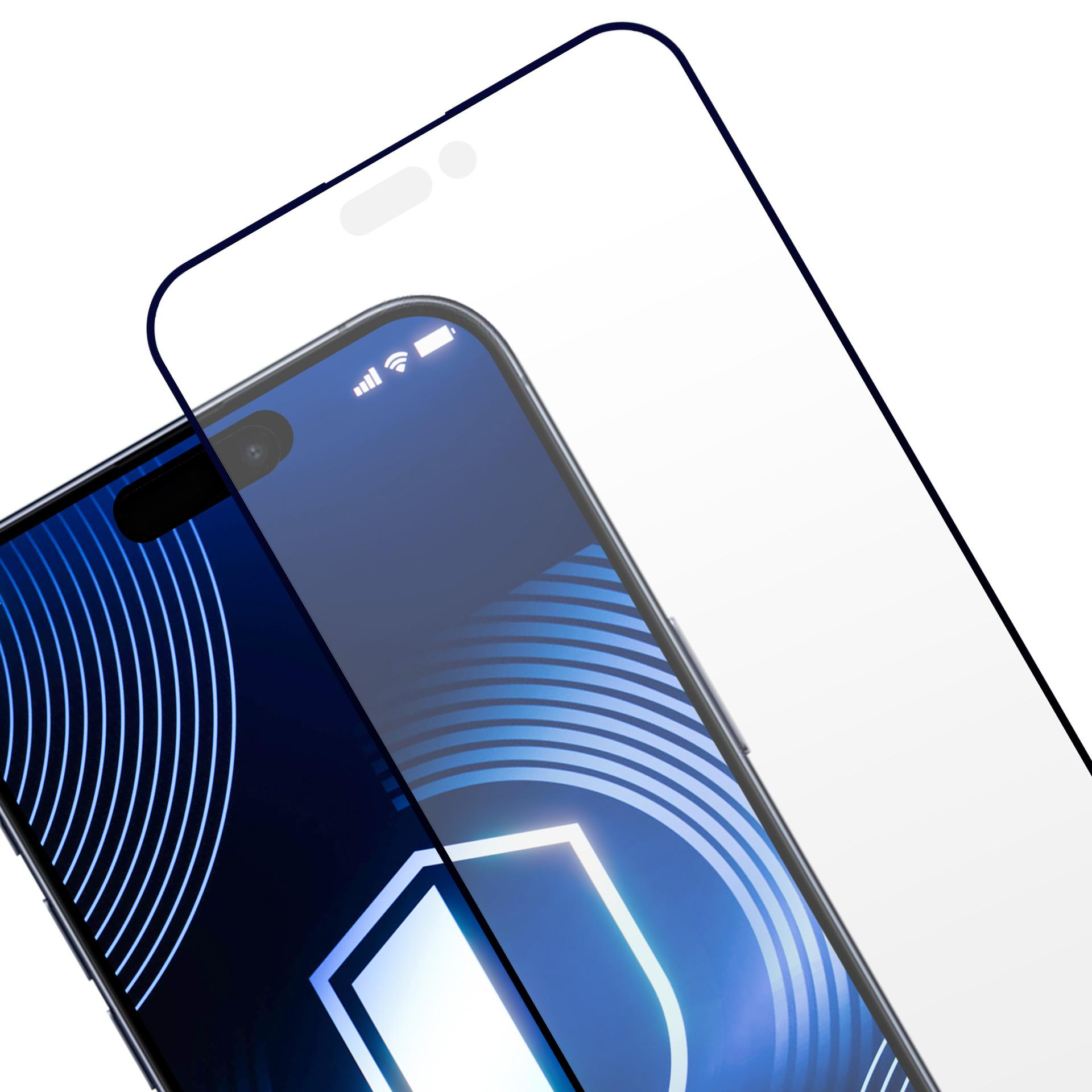 Un telefono con una protezione per lo schermo. Lo schermo mostra le barre del segnale. Lo sfondo è bianco.