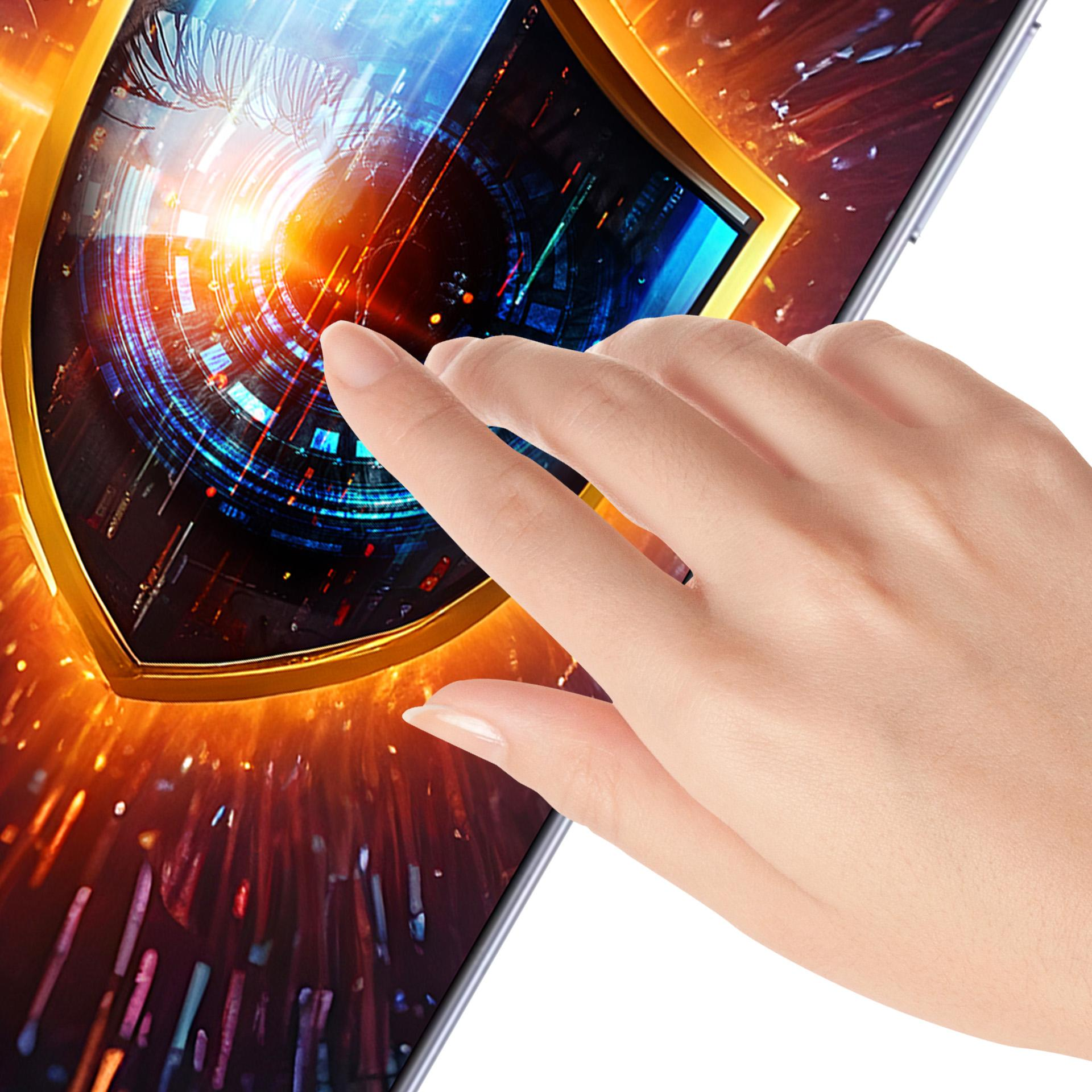 Mano che tocca lo schermo con un design futuristico. Scudo dorato attorno al display. Luce intensa e motivi digitali.
