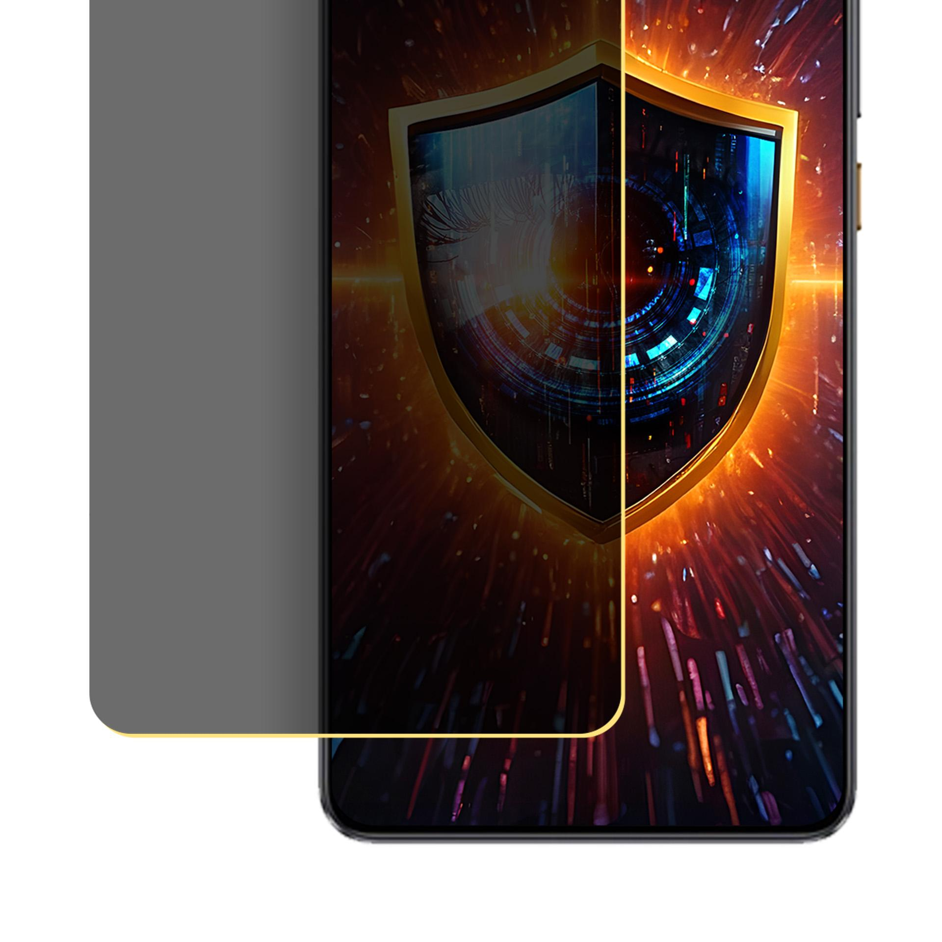 Un telefono con protezione schermo. Lo schermo mostra uno scudo digitale. Lo sfondo è rosso, arancione e blu.