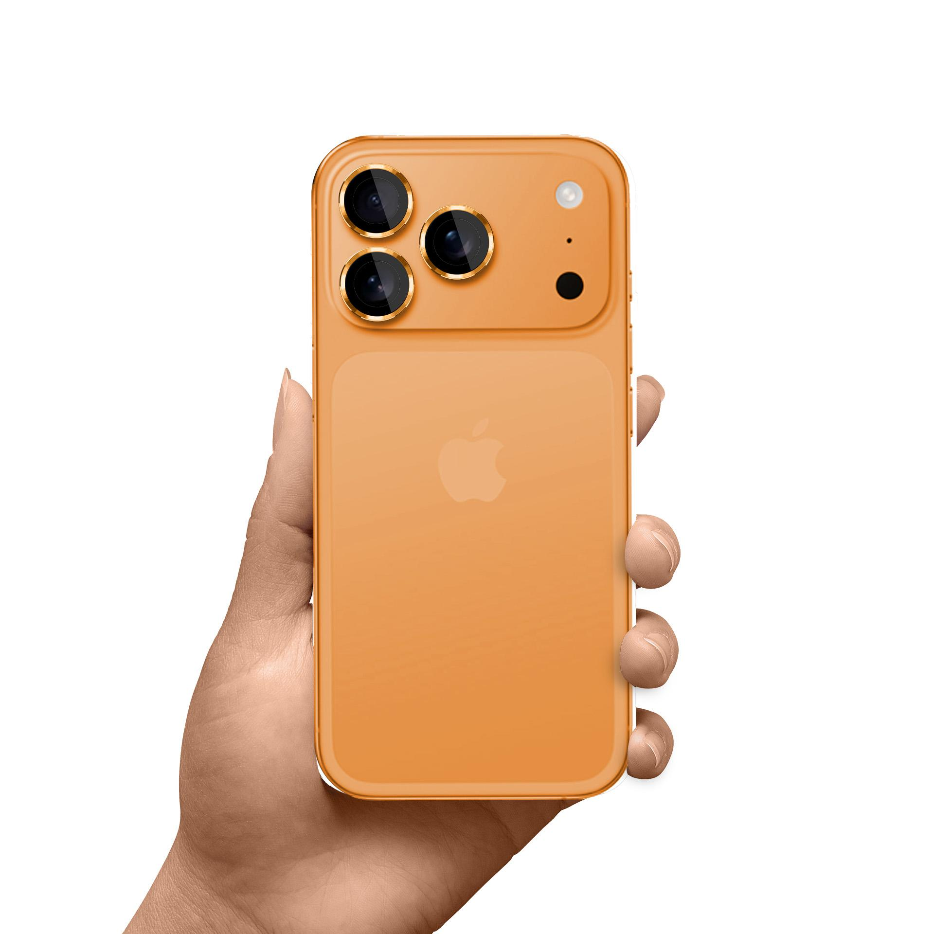 Una mano tiene un telefono arancione. Il telefono ha tre fotocamere, un flash e un logo Apple. Sfondo bianco.