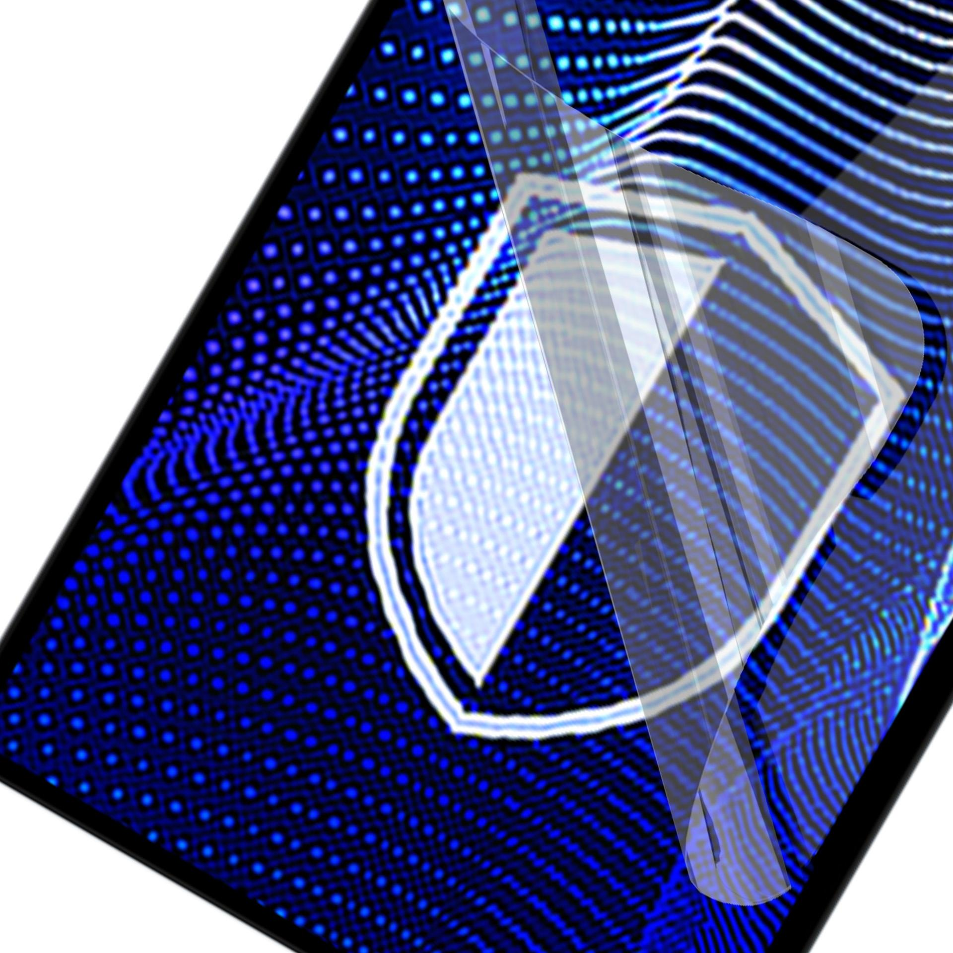 Un proteggi schermo per telefono su uno sfondo blu a motivi. Il proteggi schermo rivela una forma di scudo bianco.