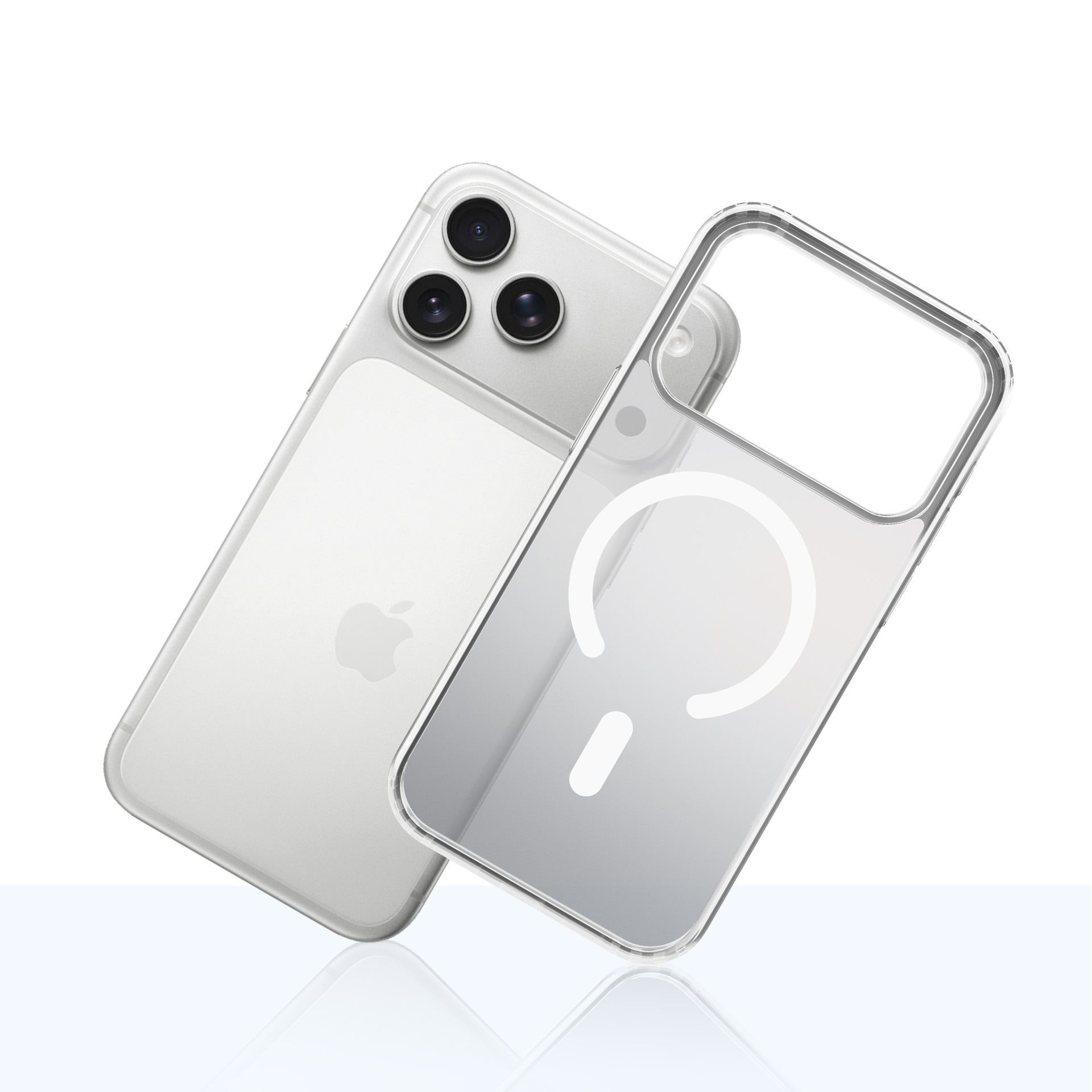 iPhone argento con custodia trasparente. Il telefono ha tre fotocamere. La custodia mostra un design MagSafe circolare bianco.