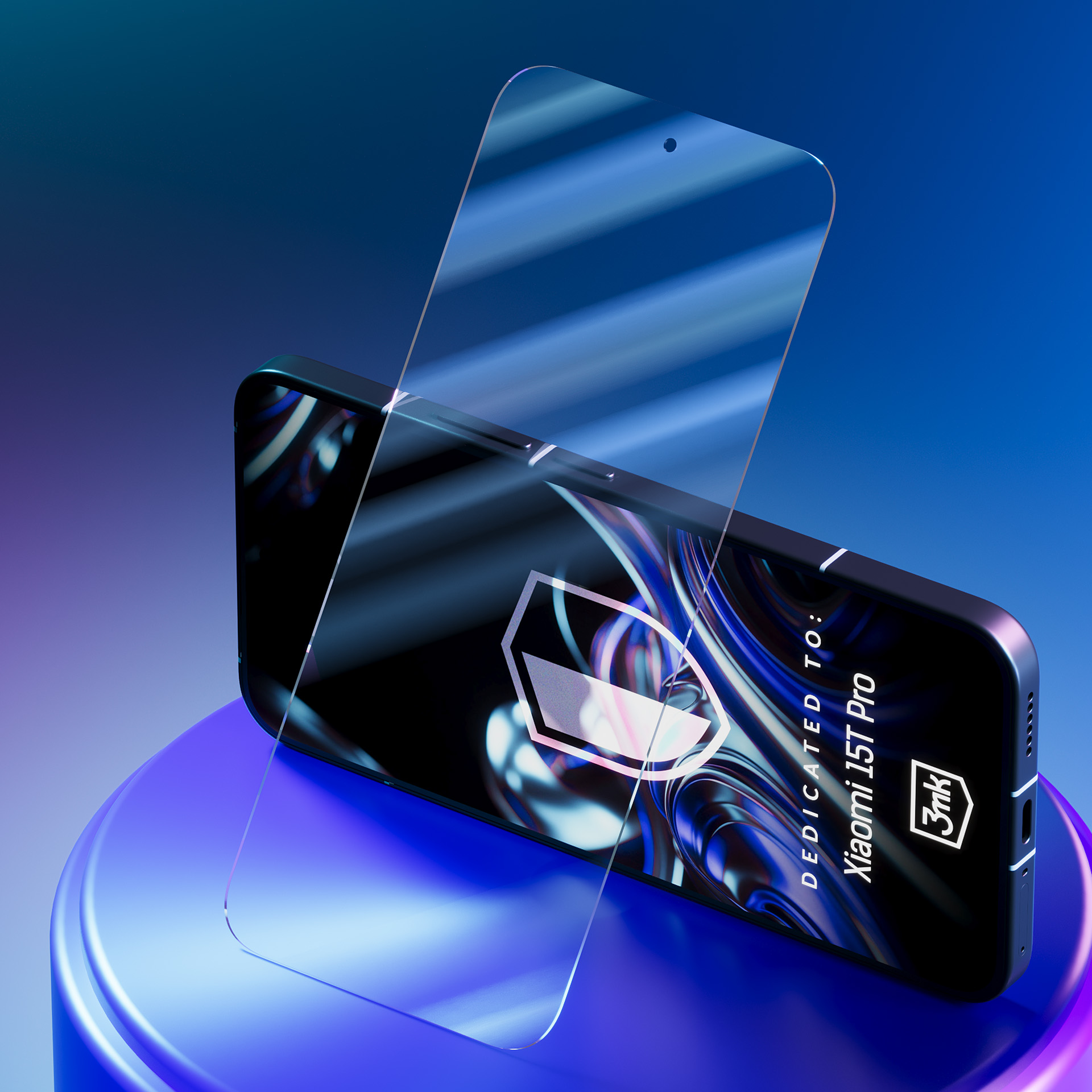 Un telefono con protezione schermo su un supporto blu. Testo sul telefono: Dedicated to Xiaomi 15T Pro.
