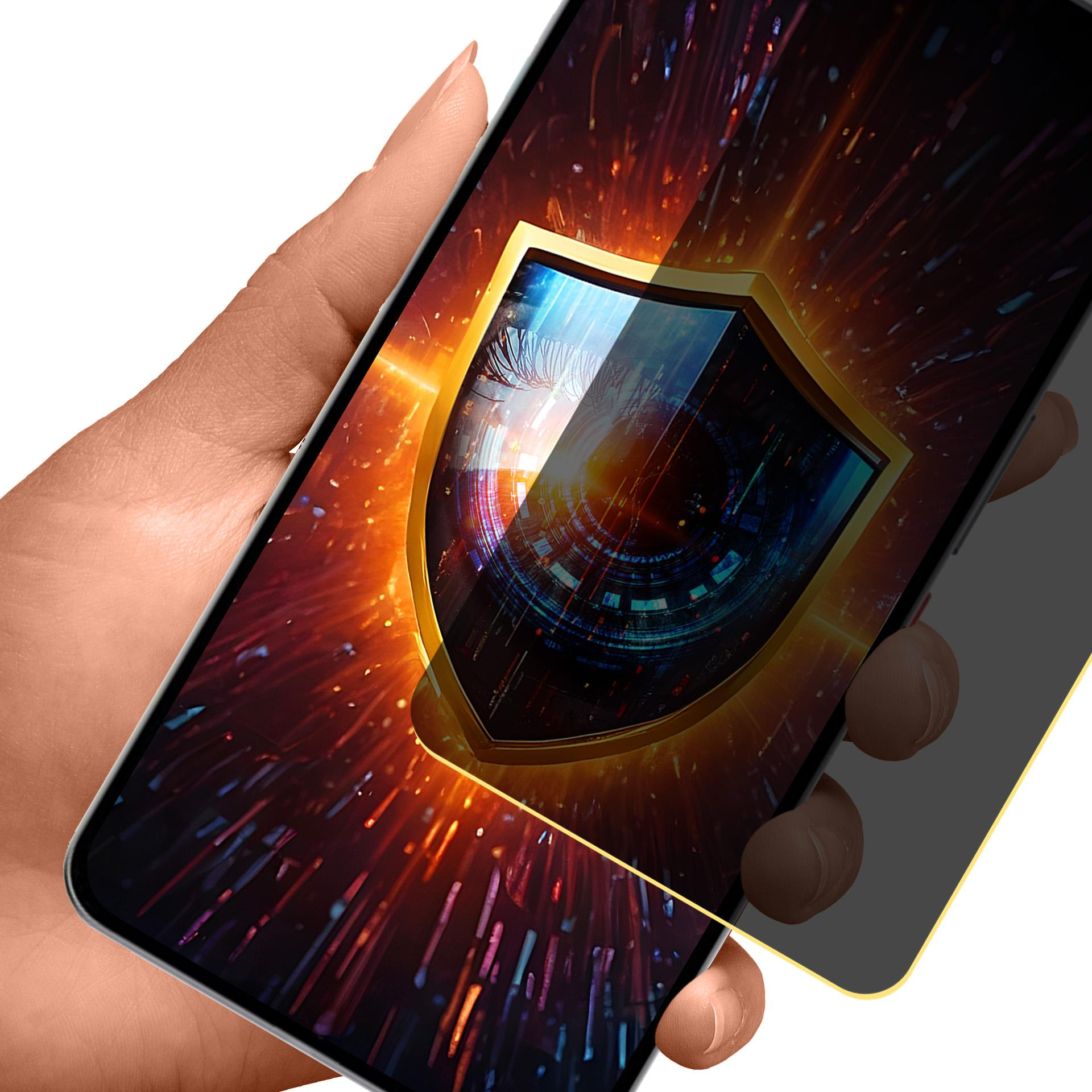 Una mano tiene un telefono con un grafico a scudo sullo schermo. Lo sfondo è rosso e arancione con raggi di luce.