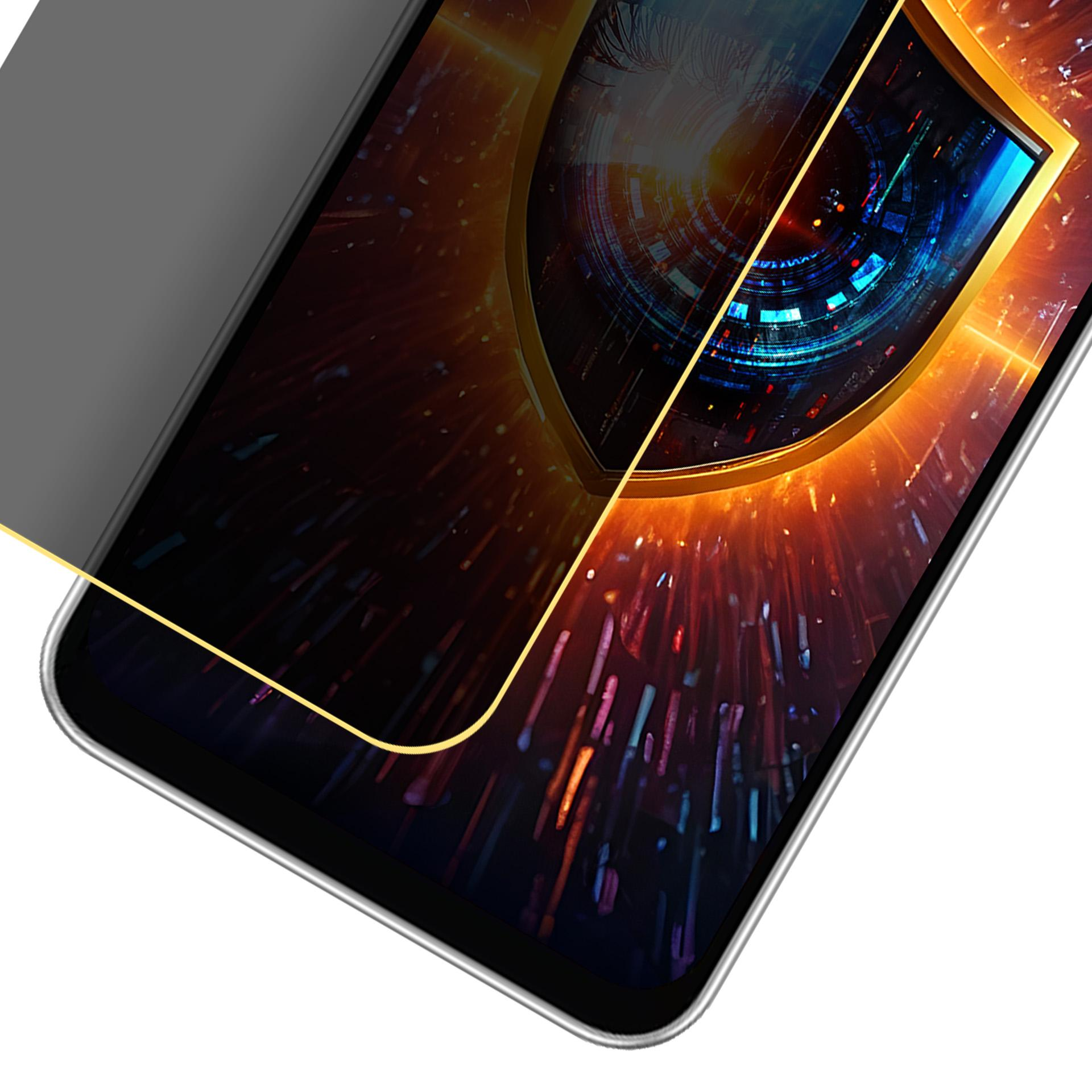 Schermo del telefono con design a scudo, cornice dorata e sfondo scuro a tema tecnologico con bagliori di luce.