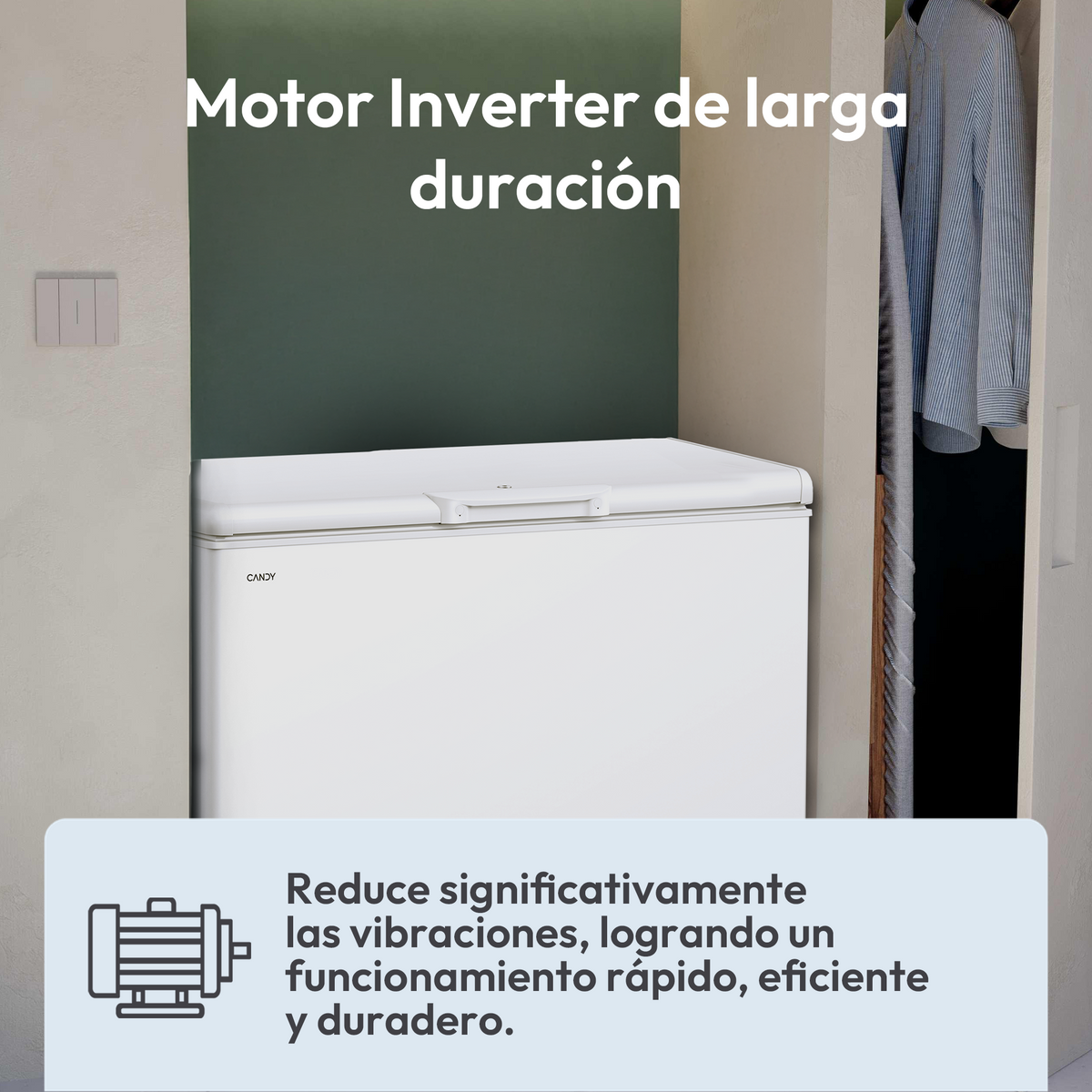 Un congélateur blanc CANDY dans un placard. Le texte dit 'Motor Inverter' et décrit la réduction des vibrations et l'efficacité.