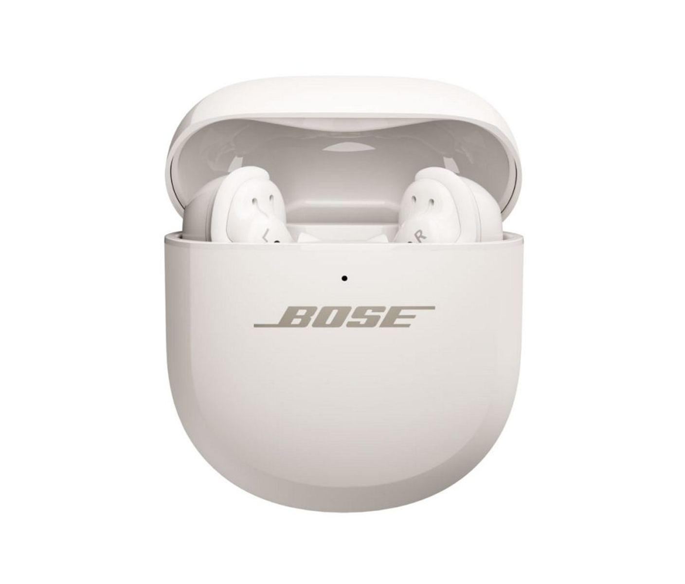 Auriculares Bose blancos en un estuche de carga abierto. El estuche tiene el logotipo de Bose. Dos auriculares son visibles dentro del estuche.