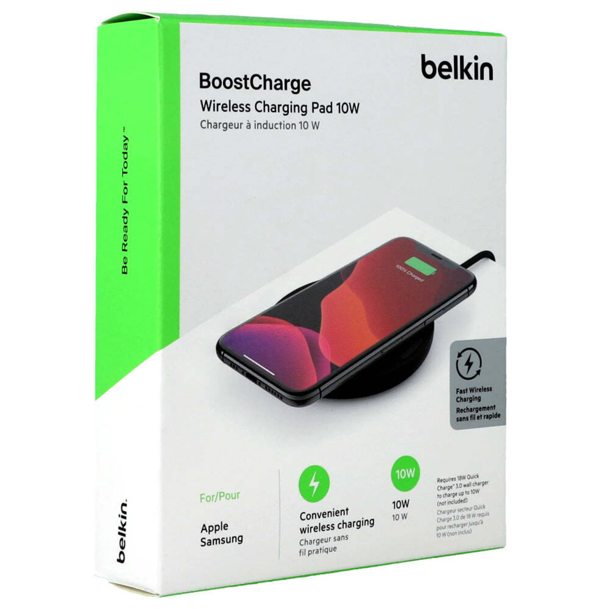 Ein Belkin BoostCharge kabelloses Ladepad 10W mit einem darauf ladenden Telefon. Die Box zeigt das Produkt und seine Funktionen.
