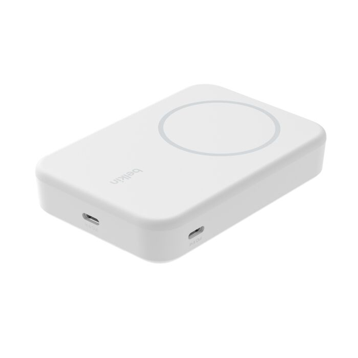 Chargeur sans fil Belkin blanc. Appareil rectangulaire aux bords arrondis et zone de charge circulaire sur le dessus.